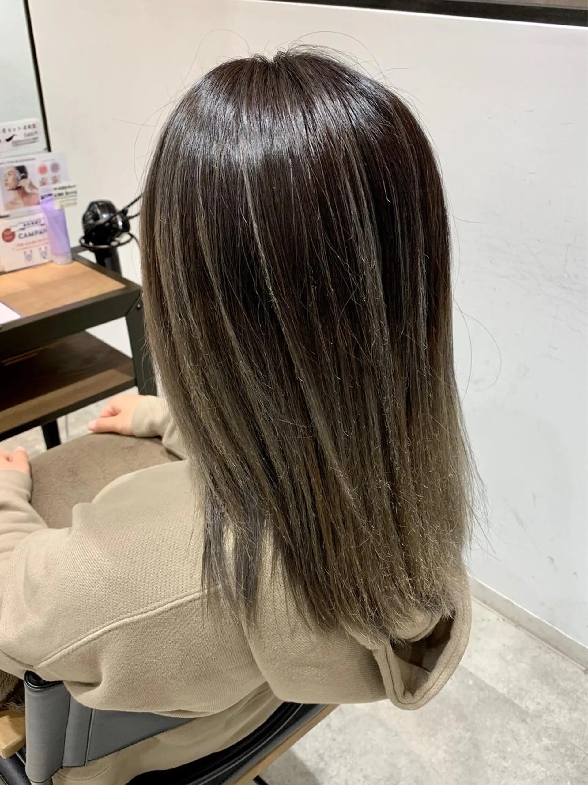 ミディアム カラー ヘアアレンジ バレイヤージュ ベージュカラー ブリーチ レイヤーカット カット ヘアカラー トリートメント SALOWIN川崎所属・似合わせレイヤー/ 美髪縮毛矯正/ミナエのヘアスタイル