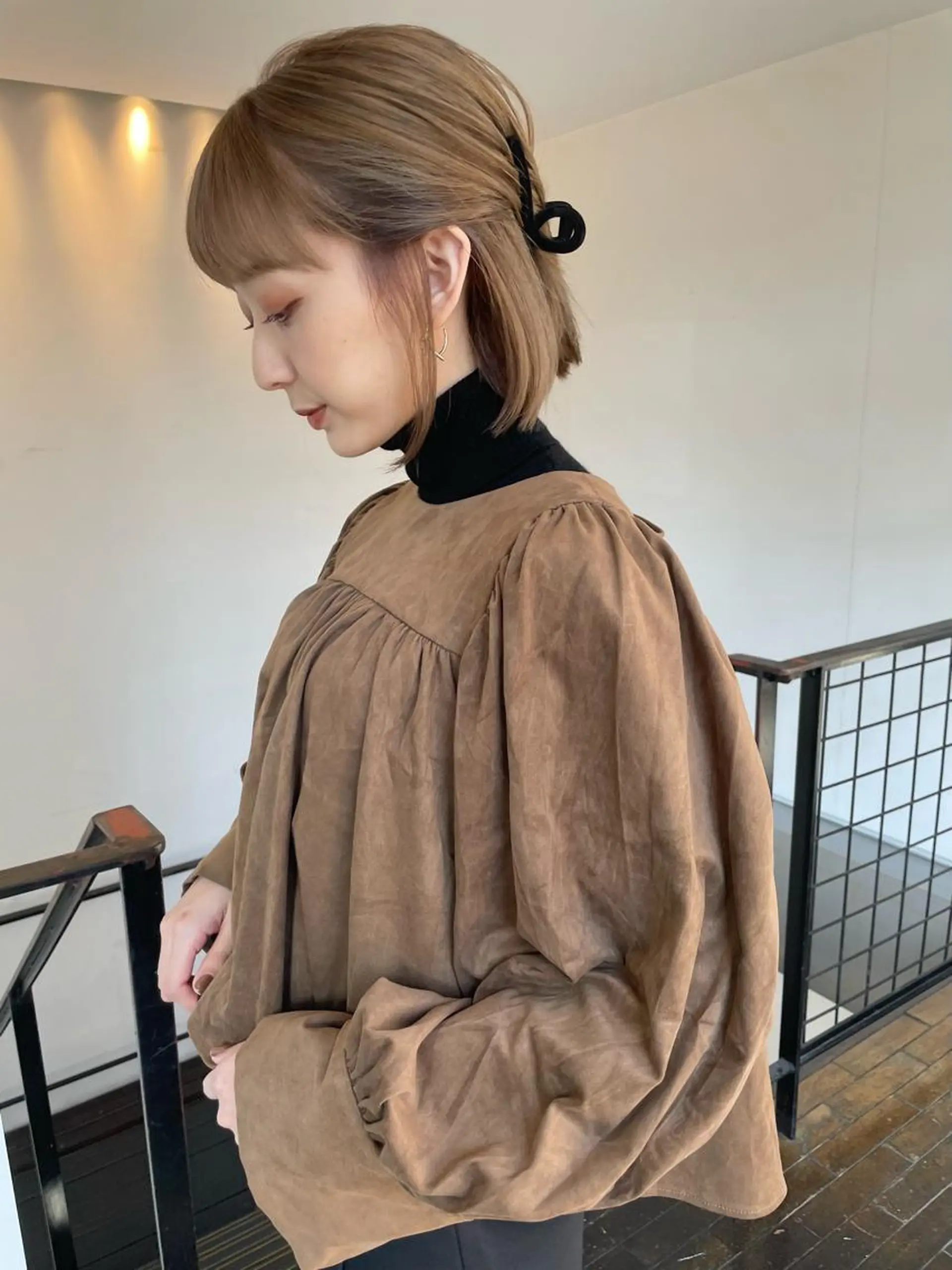 セミロング ヘアアレンジ KAORU オリーブカラーのヘアスタイル