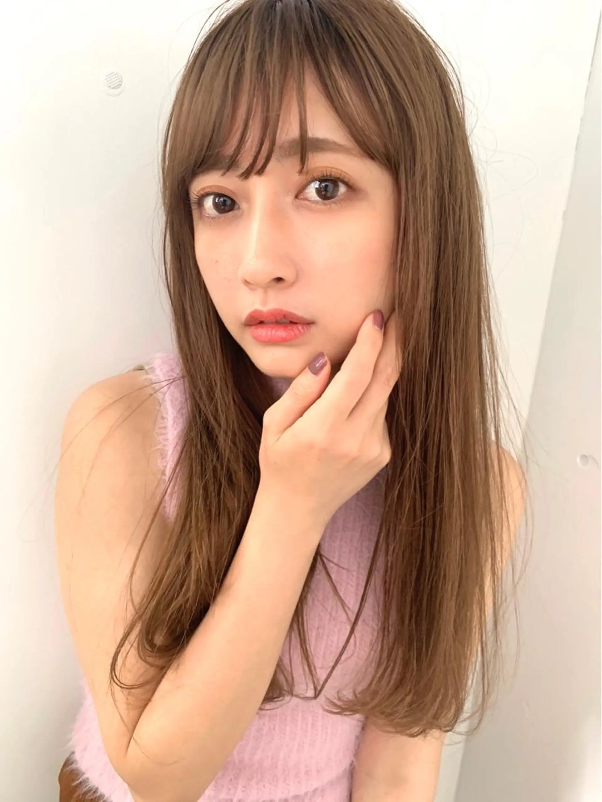 ロング カラー ベージュカラー ヘアカラー トリートメント chama レイヤーカットのヘアスタイル