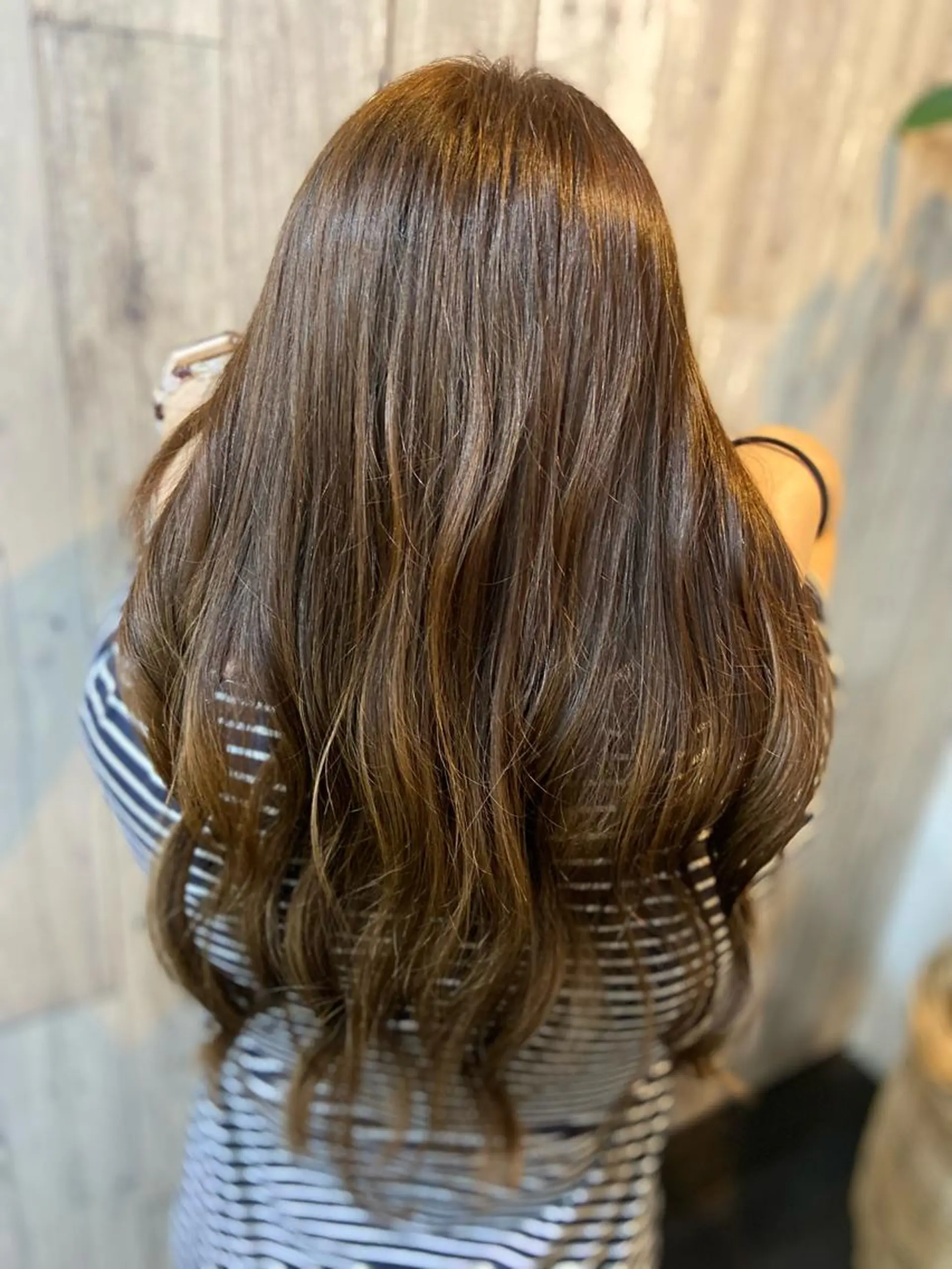 ロング カラー ベージュカラー ブリーチ ハイトーンカラー ハイトーンベージュ ブリーチなしカラー ATOLL所属・ATOLL 武藤のヘアスタイル