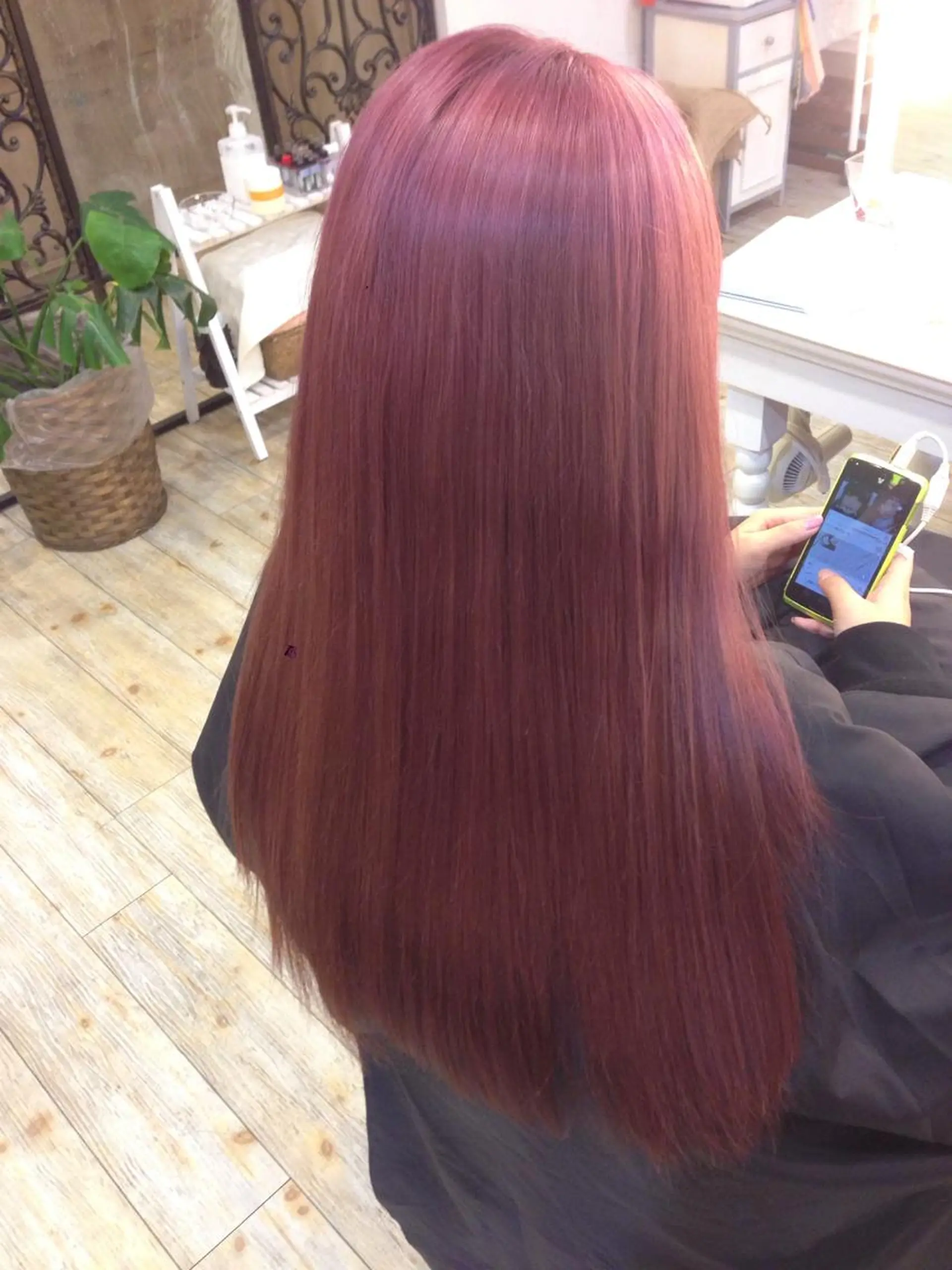 ロング カラー ブリーチ レッドカラー バイオレットカラー 小倉 聖也のヘアスタイル