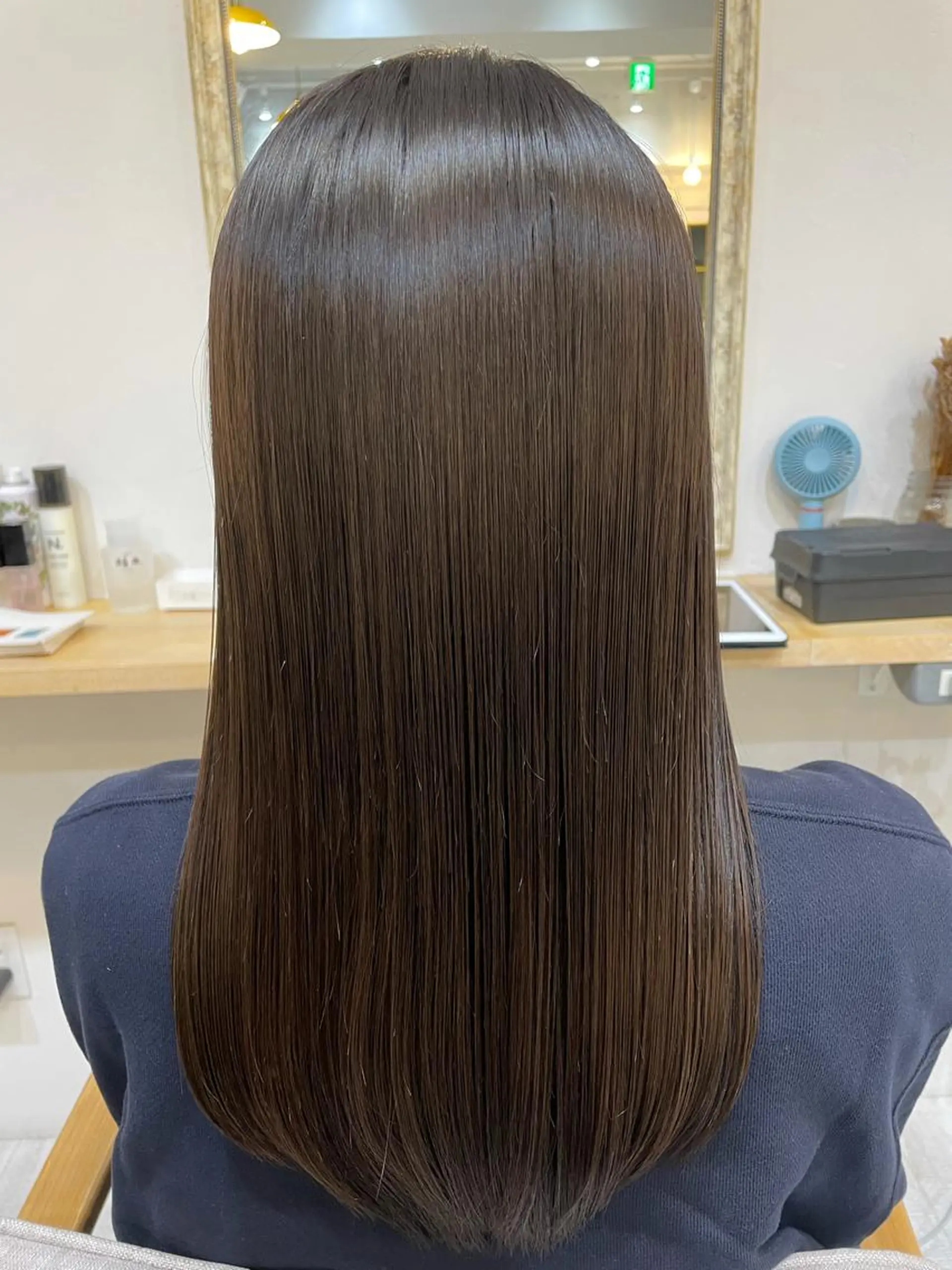 セミロング カット ヘアカラー 縮毛矯正 トリートメント レイヤーカット・ 縮毛矯正 星野のヘアスタイル