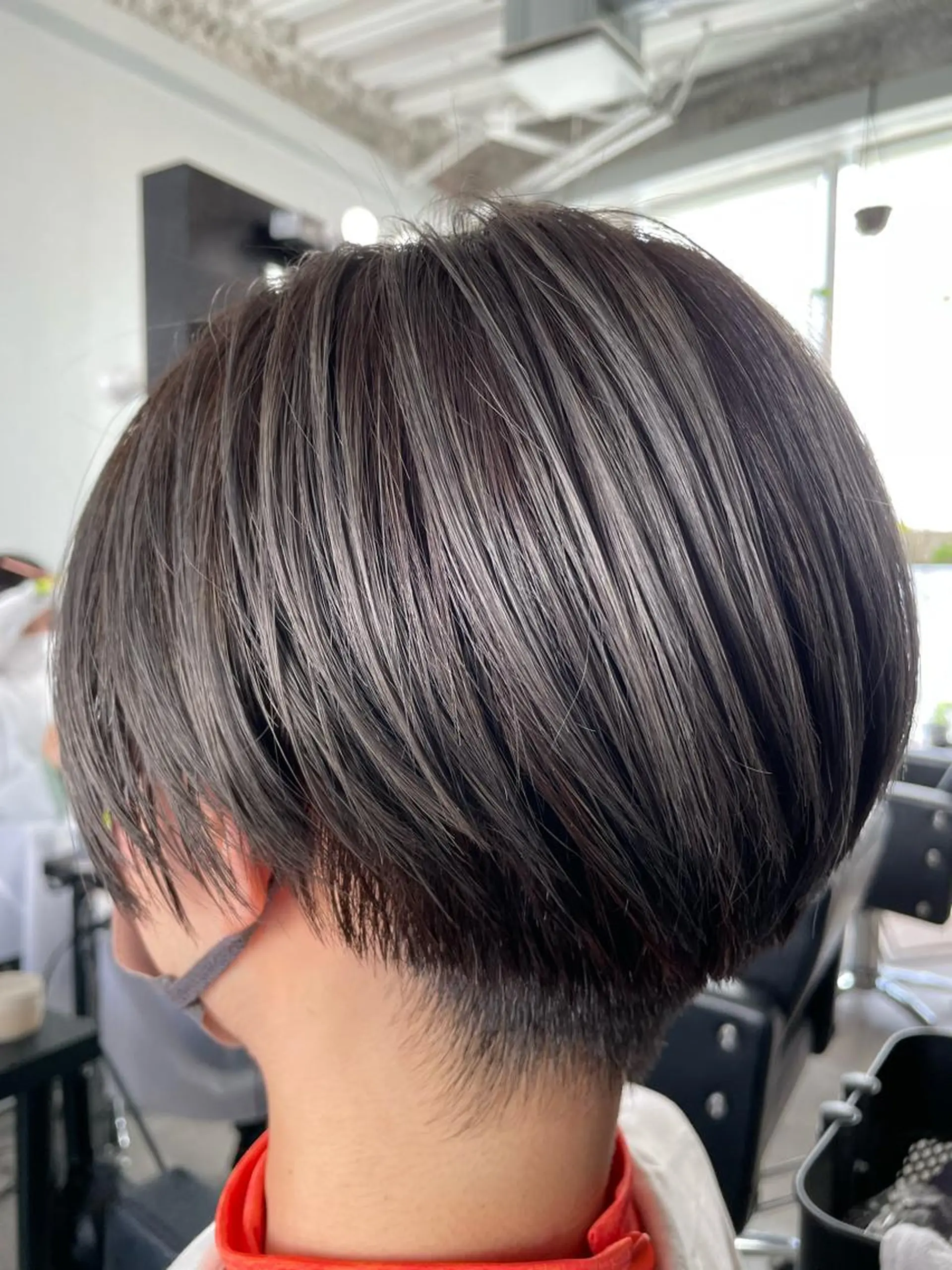 ショート カラー ブリーチ シルバー ショートヘア カット ヘアカラー ブリーチなし透明感 タケザワミキのヘアスタイル