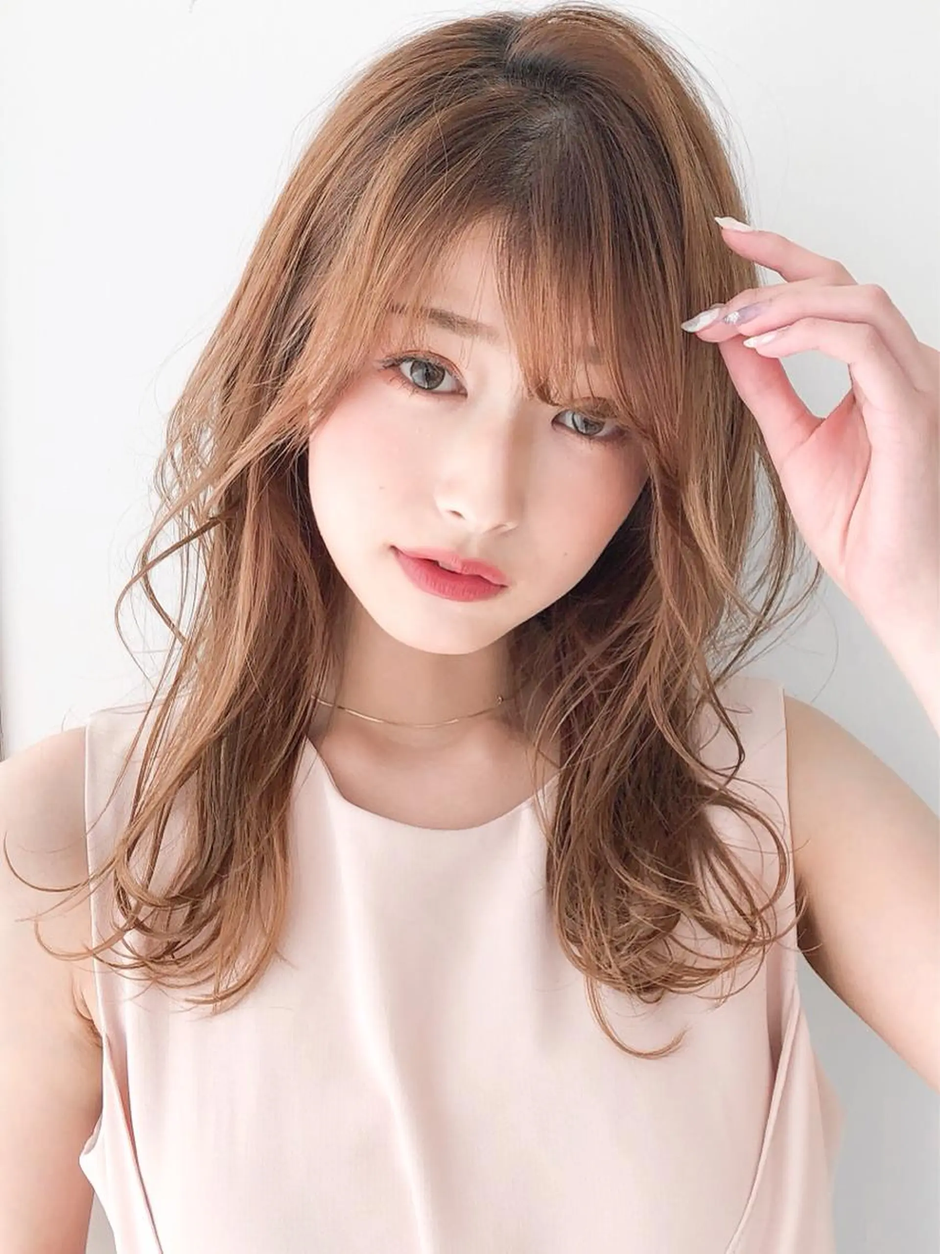 ミディアム カラー くびれヘア 佐藤 侑哉のヘアスタイル