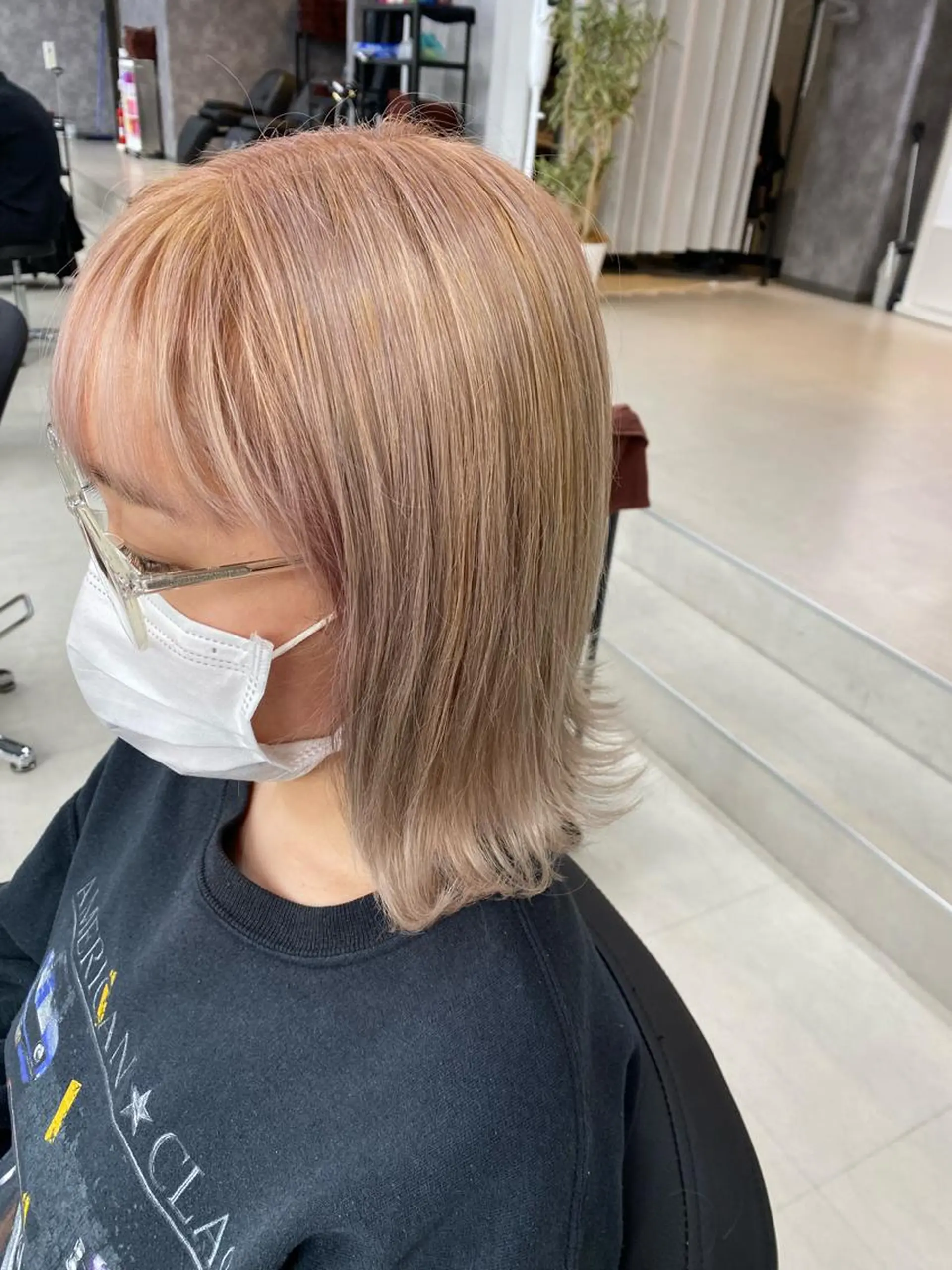 ミディアム ヘアカラー まつ毛パーマ専門 茉里のヘアスタイル