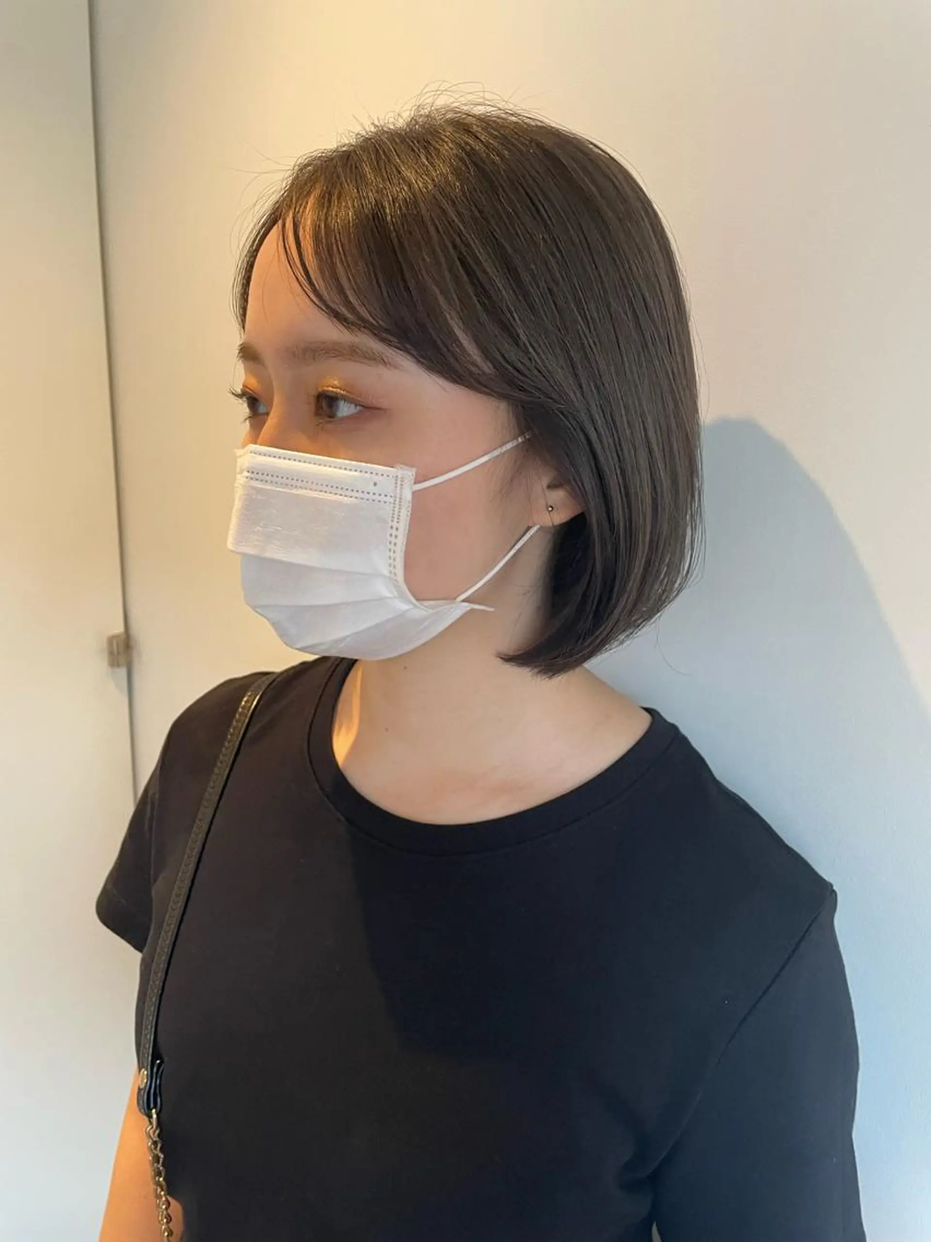 ミディアム カラー ヘアカラー トリートメント MIU/ルーツカラー ボブ/顔周りレイヤーのヘアスタイル