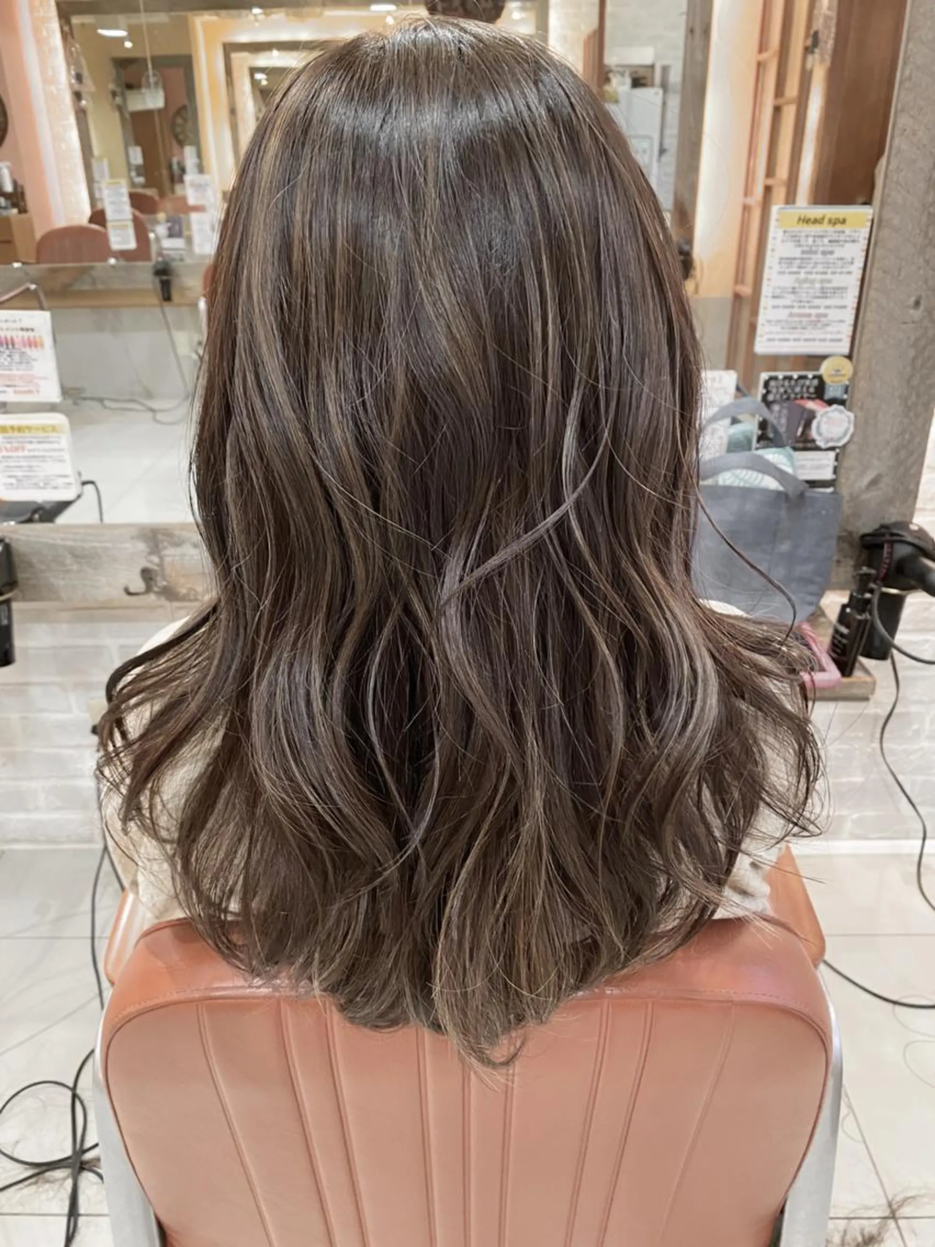 ミディアム カラー ミディアムパーマ ブリーチ 透明感カラー ハイライトカラー ボブ 増子 幹樹のヘアスタイル