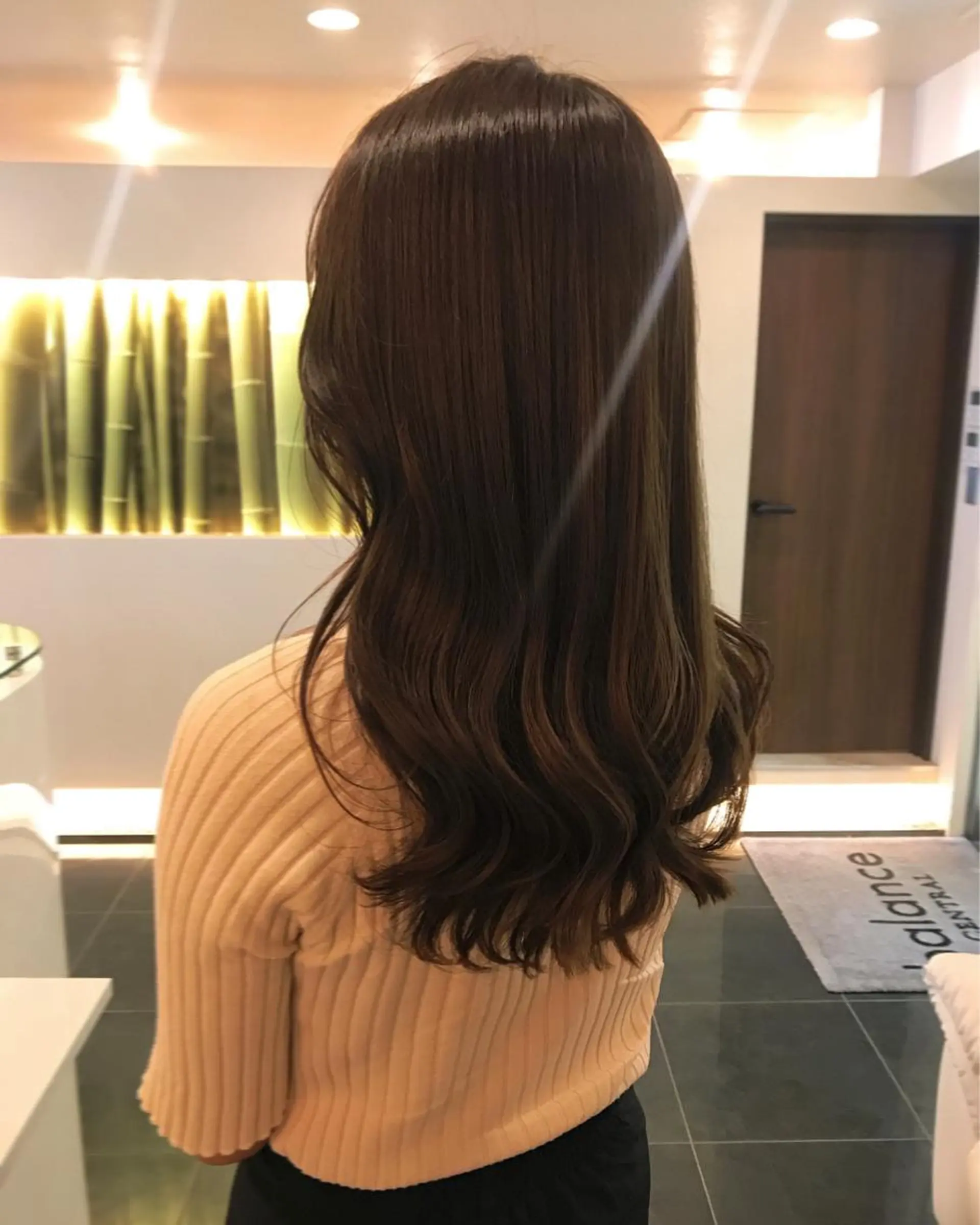 ロング カラー ヘアアレンジ ヨシンモリ チーフデザイナー 若林　麻衣のヘアスタイル