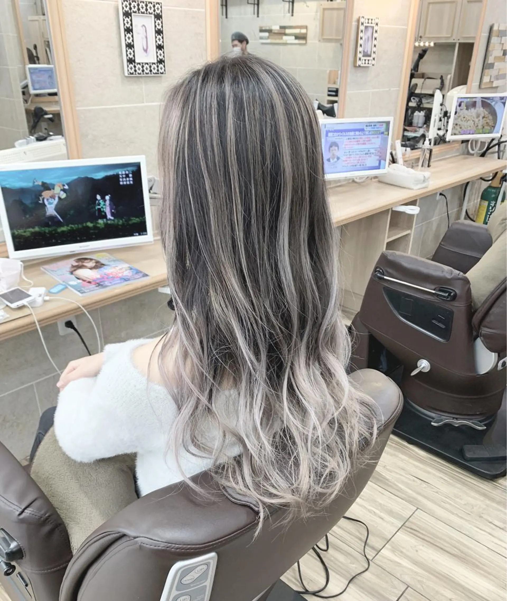 セミロング カラー バレイヤージュ レイヤーカット ヘアカラー トリートメント 平尾 拓也のヘアスタイル