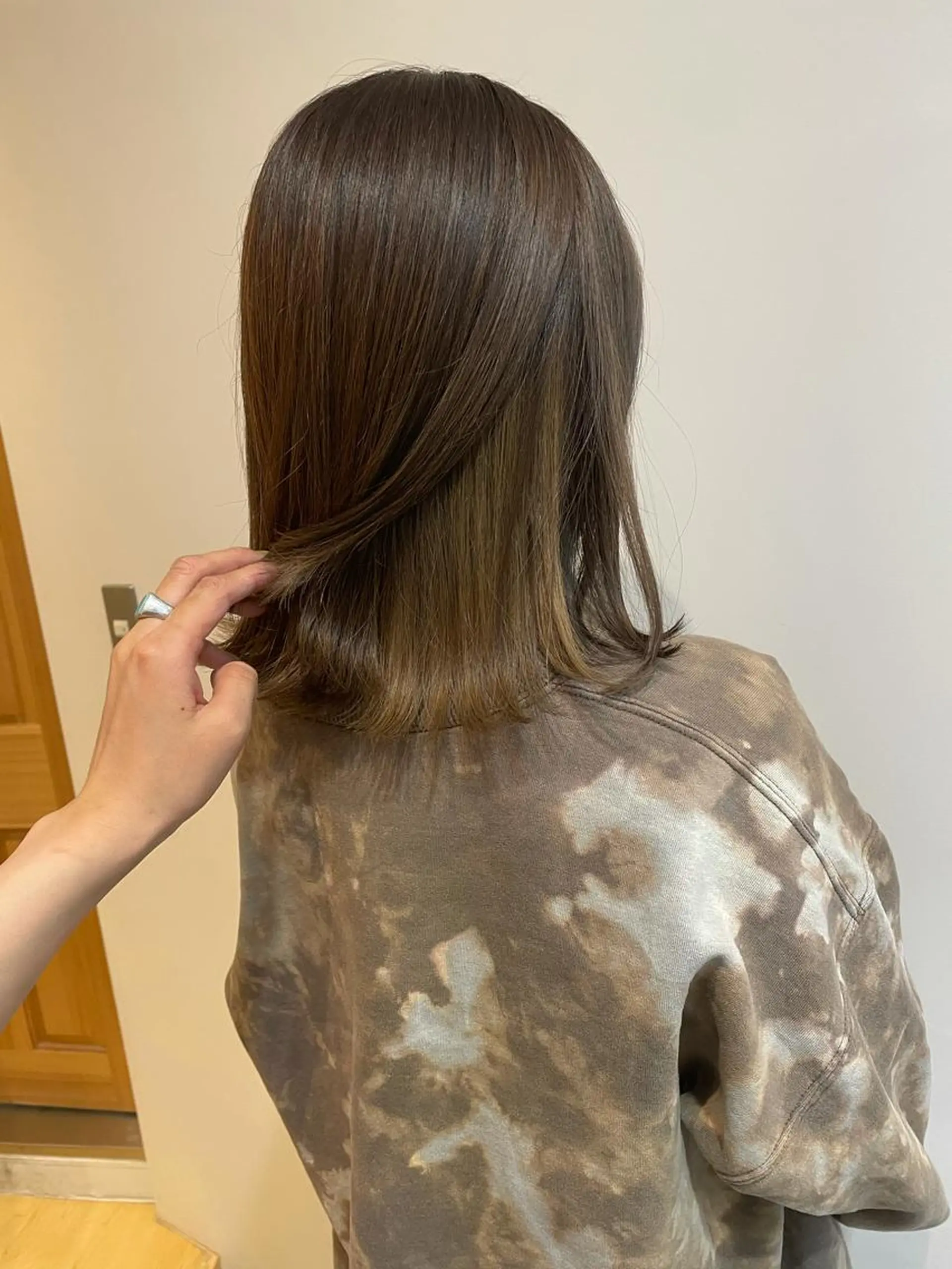 ミディアム カラー アッシュ グレージュ ラベンダーカラー ラベンダーアッシュ 外ハネヘア カット ヘアカラー 中目黒🌼 🌼ハナのヘアスタイル