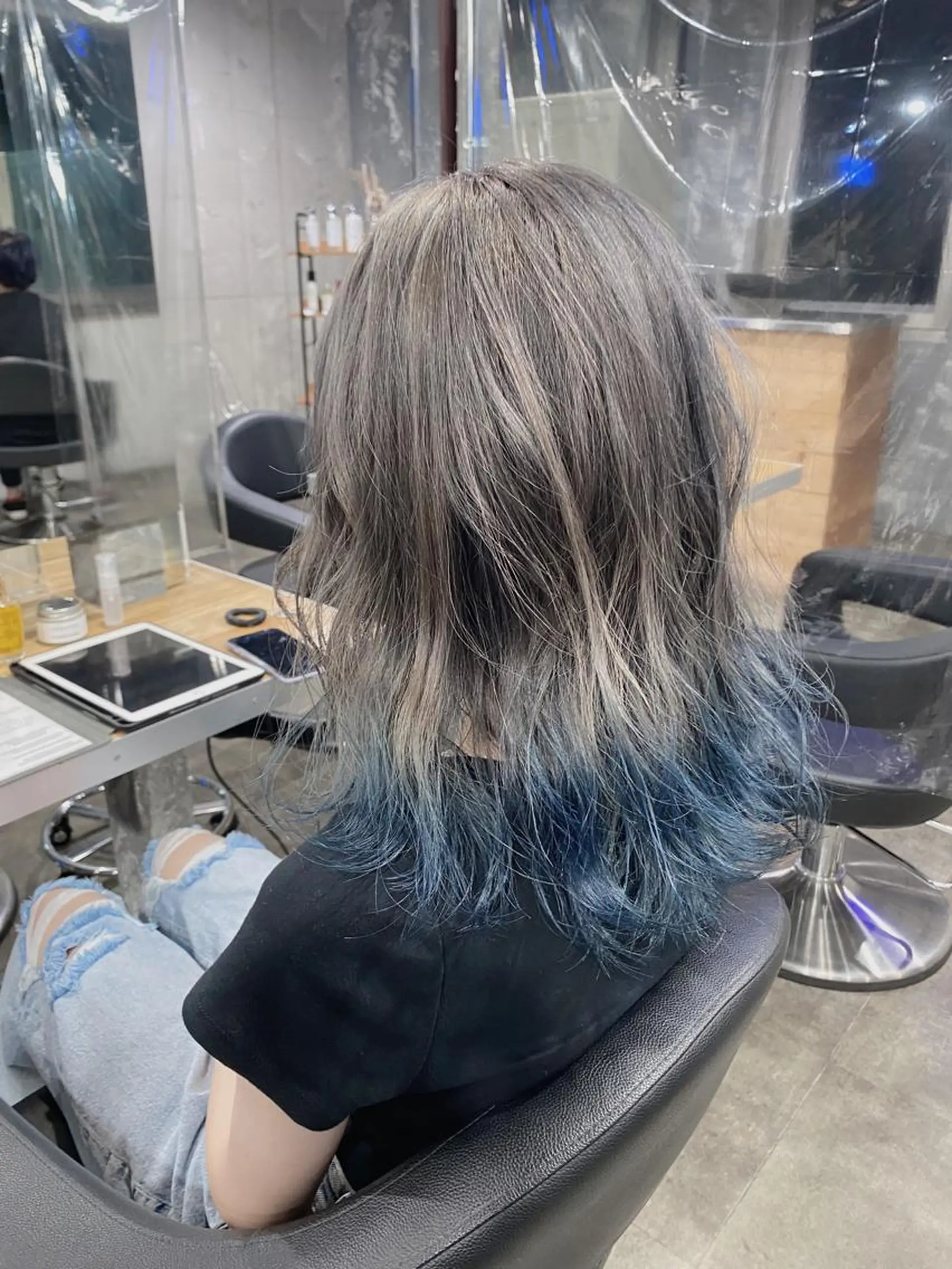 ミディアム カラー マツエク・マツパ ヘアカラー 韓国ヘア暗髪 ダブルカラーメンズ可のヘアスタイル