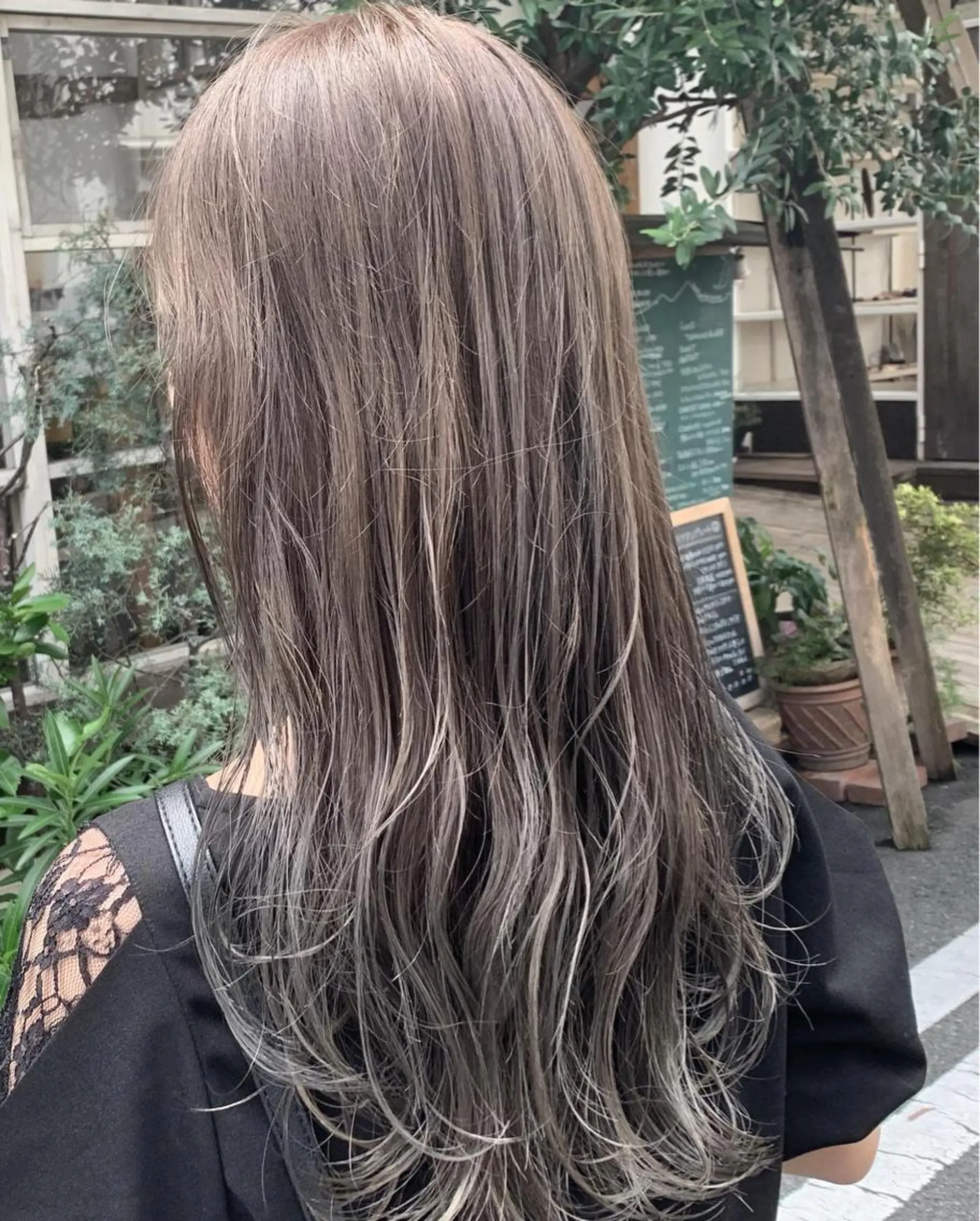 セミロング カラー グレージュ オリーブグレージュ オリーブグレー カット ヘアカラー トリートメント LEB所属・下河 宗太のヘアスタイル