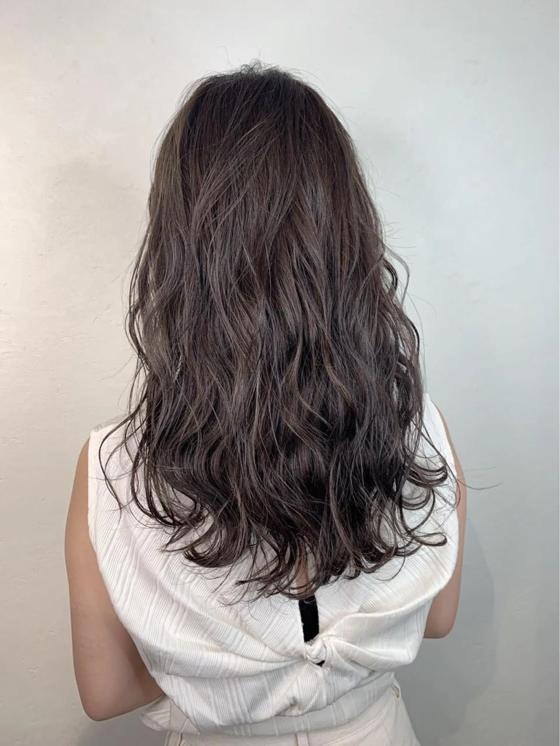 セミロング カラー _WHITE＋ 南海難波店のヘアスタイル