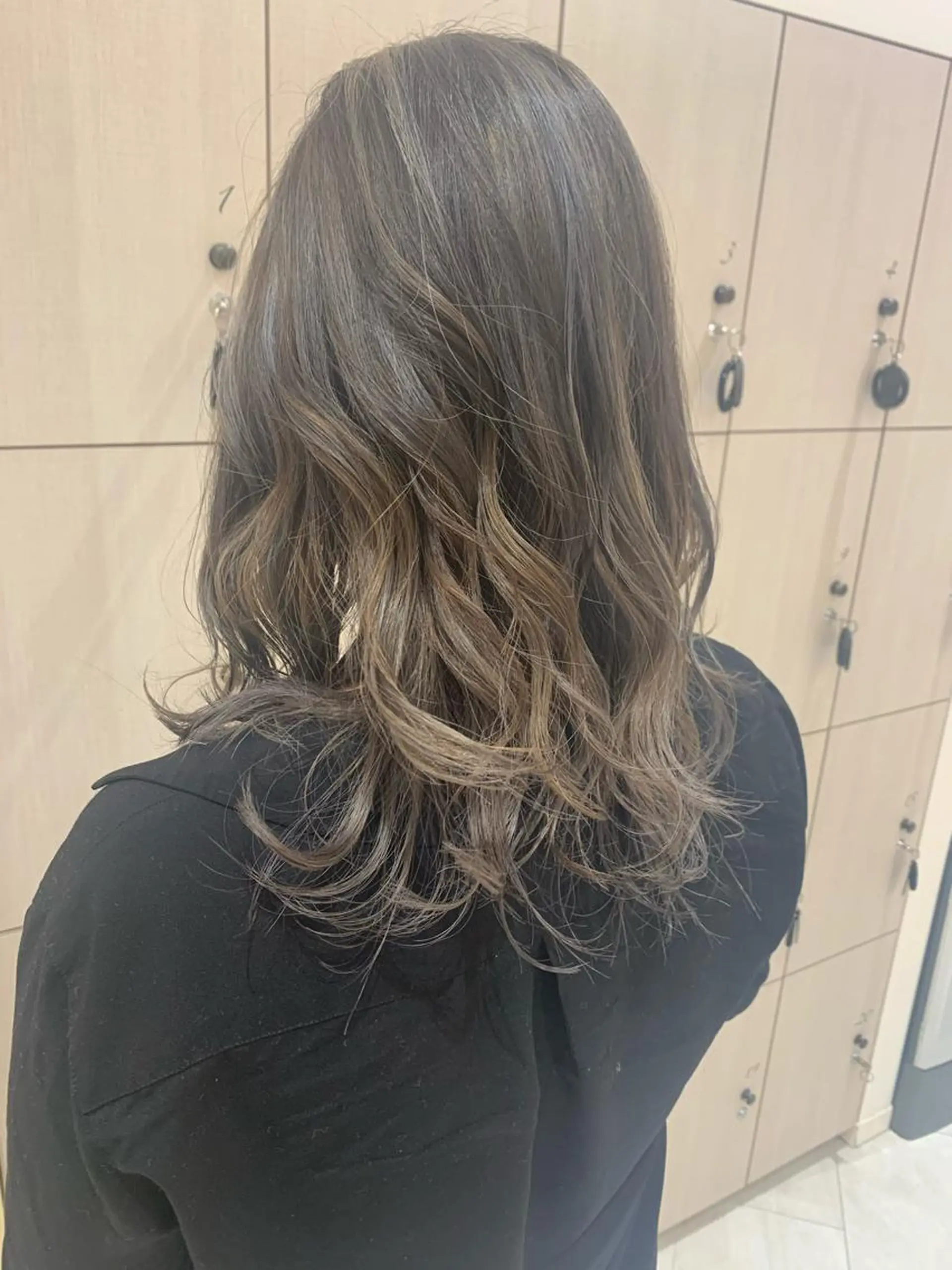 セミロング レイヤーカット 伊藤 麻菜実のヘアスタイル