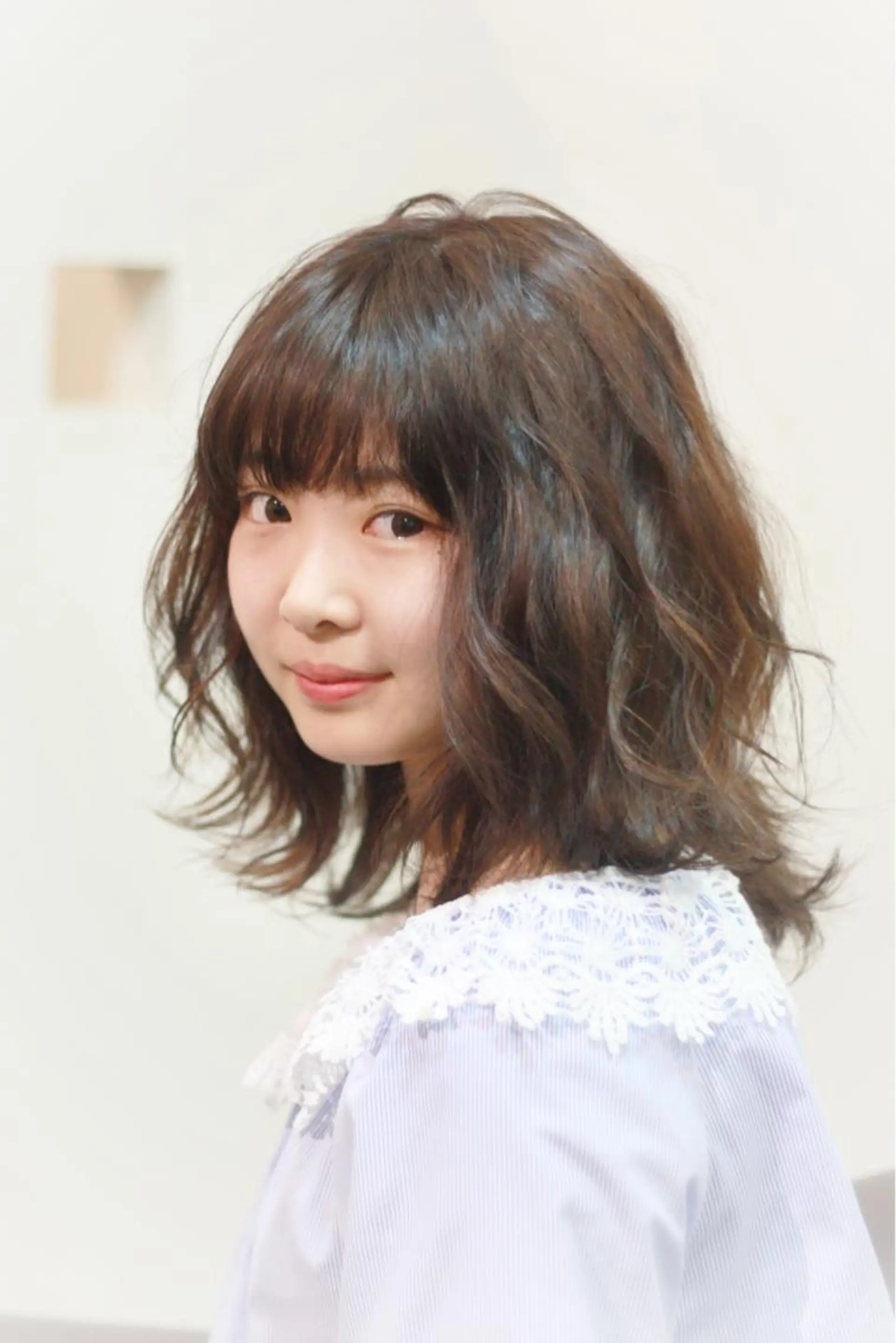 ミディアム 伸ばしかけ GLOSSY所属・坂本 直樹のヘアスタイル