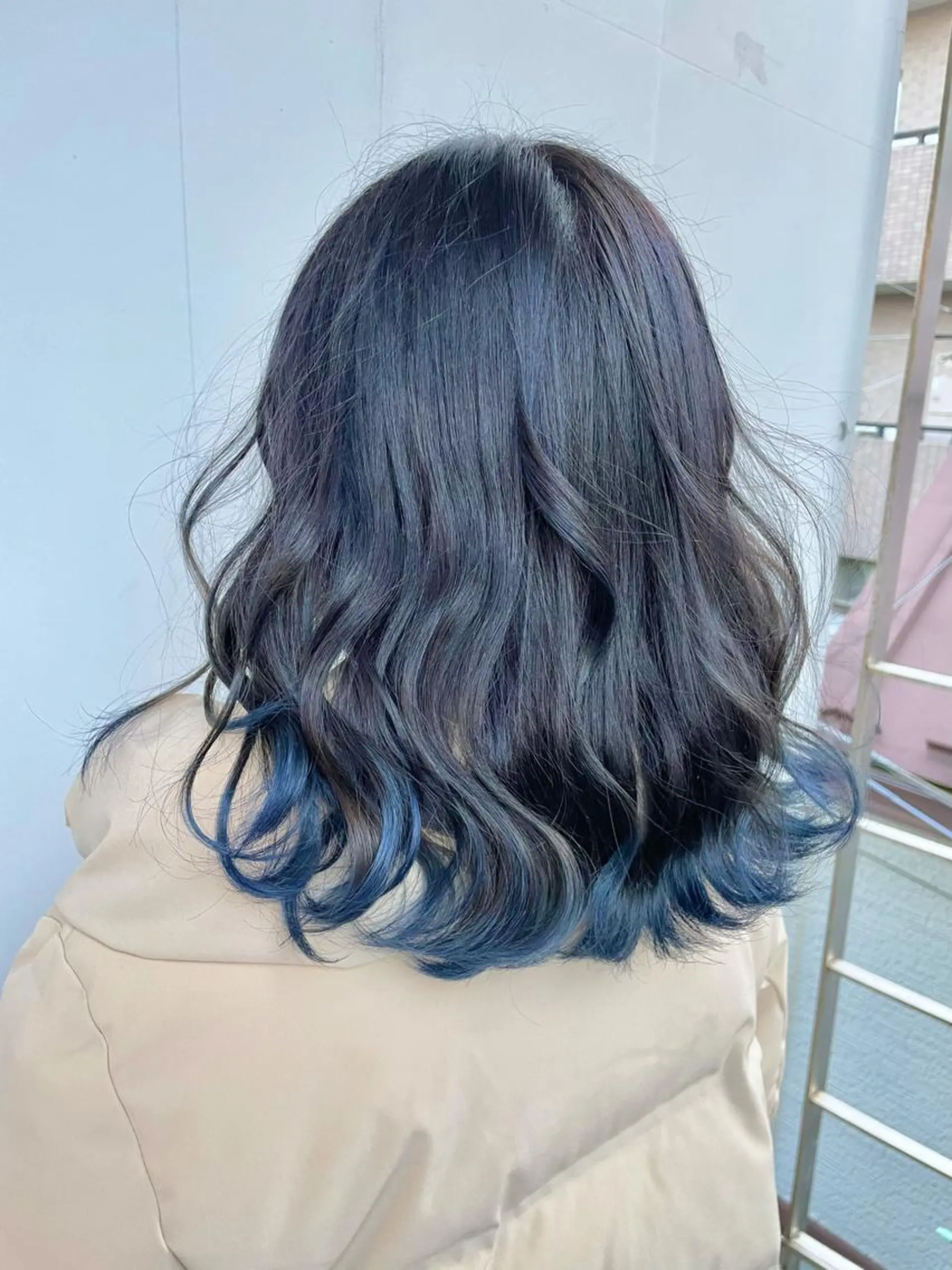 セミロング カラー アディクシーカラー ブリーチ ブルーカラー ケアブリーチ ダブルカラー カット ヘアカラー トリートメント もにか🌞原宿/渋谷 🌝ブリーチカラーのヘアスタイル