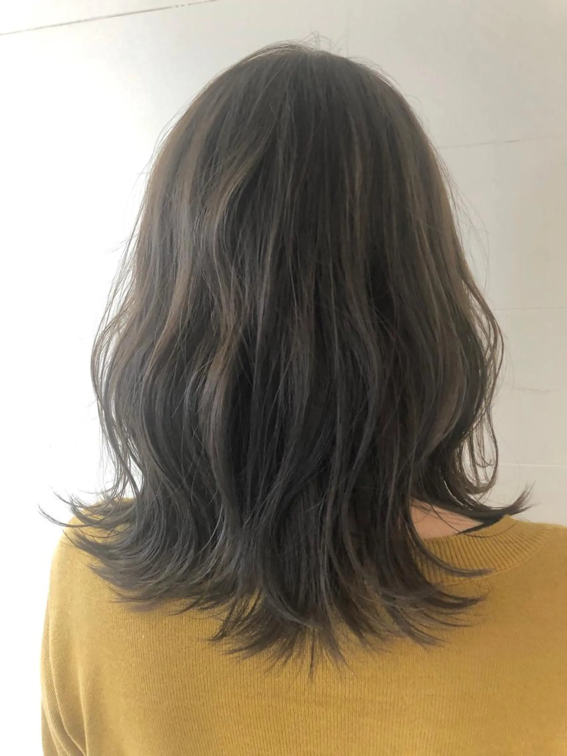 カラー esse大阪茶屋町店所属・レイヤーカット 新井田陽寿のヘアスタイル