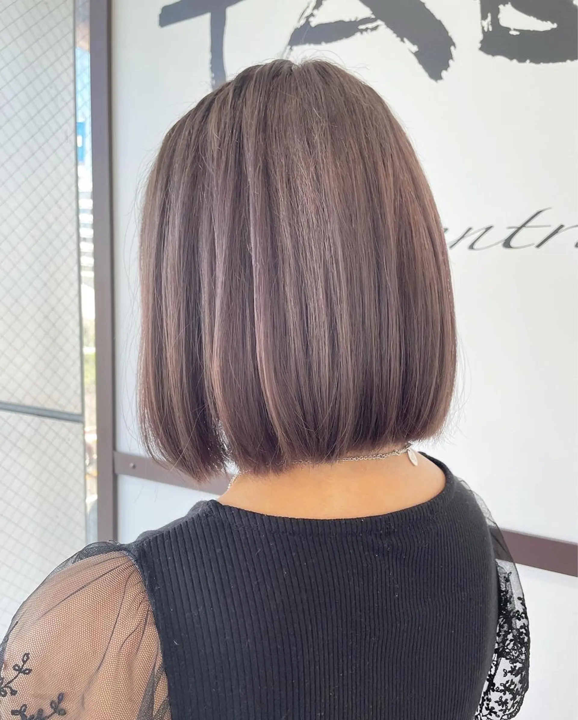 ミディアム カラー ワンレンボブ アッシュ ベージュカラー 透明感カラー ラベンダーカラー カット ヘアカラー トリートメント 河合秀明/ハイライト /インナーカラーのヘアスタイル