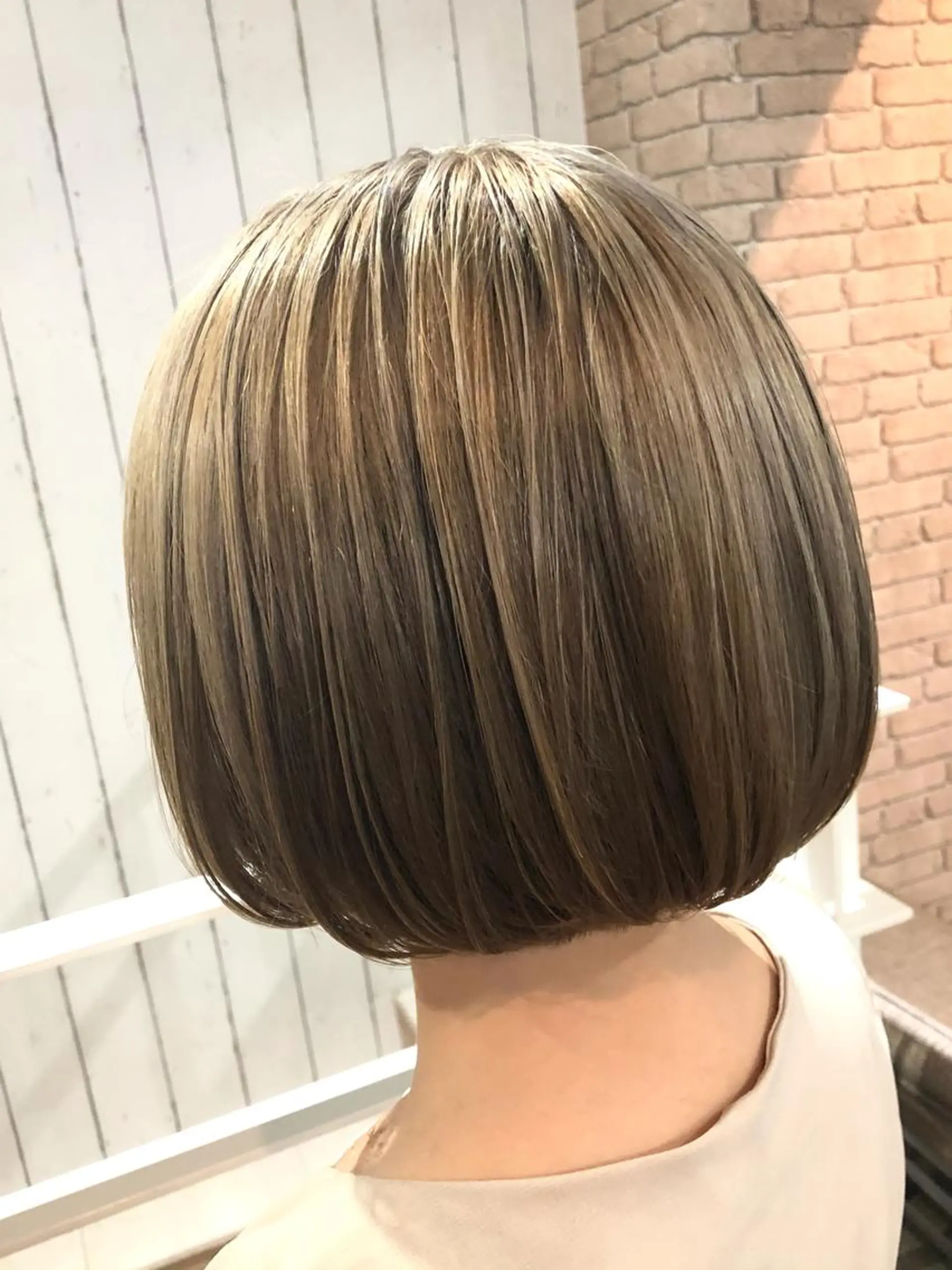 ショート カラー ヘアアレンジ MiU所属・韓国×髪質改善×美髪 縮毛矯正×レイヤーのヘアスタイル