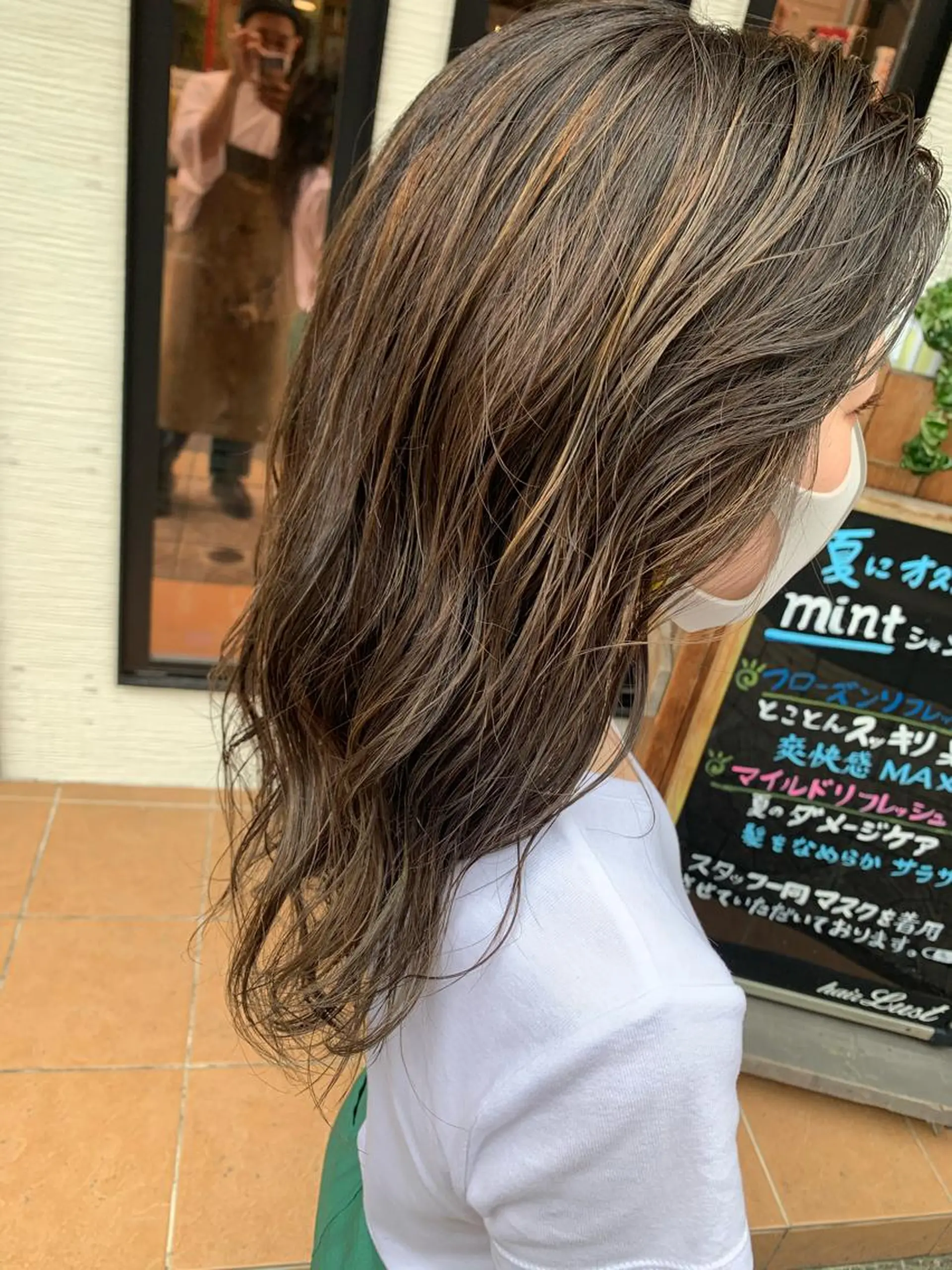 ミディアム カラー ベージュカラー ブラウンカラー フォギーベージュ ハイライトカラー ハイライト yoshi (高橋福博)のヘアスタイル