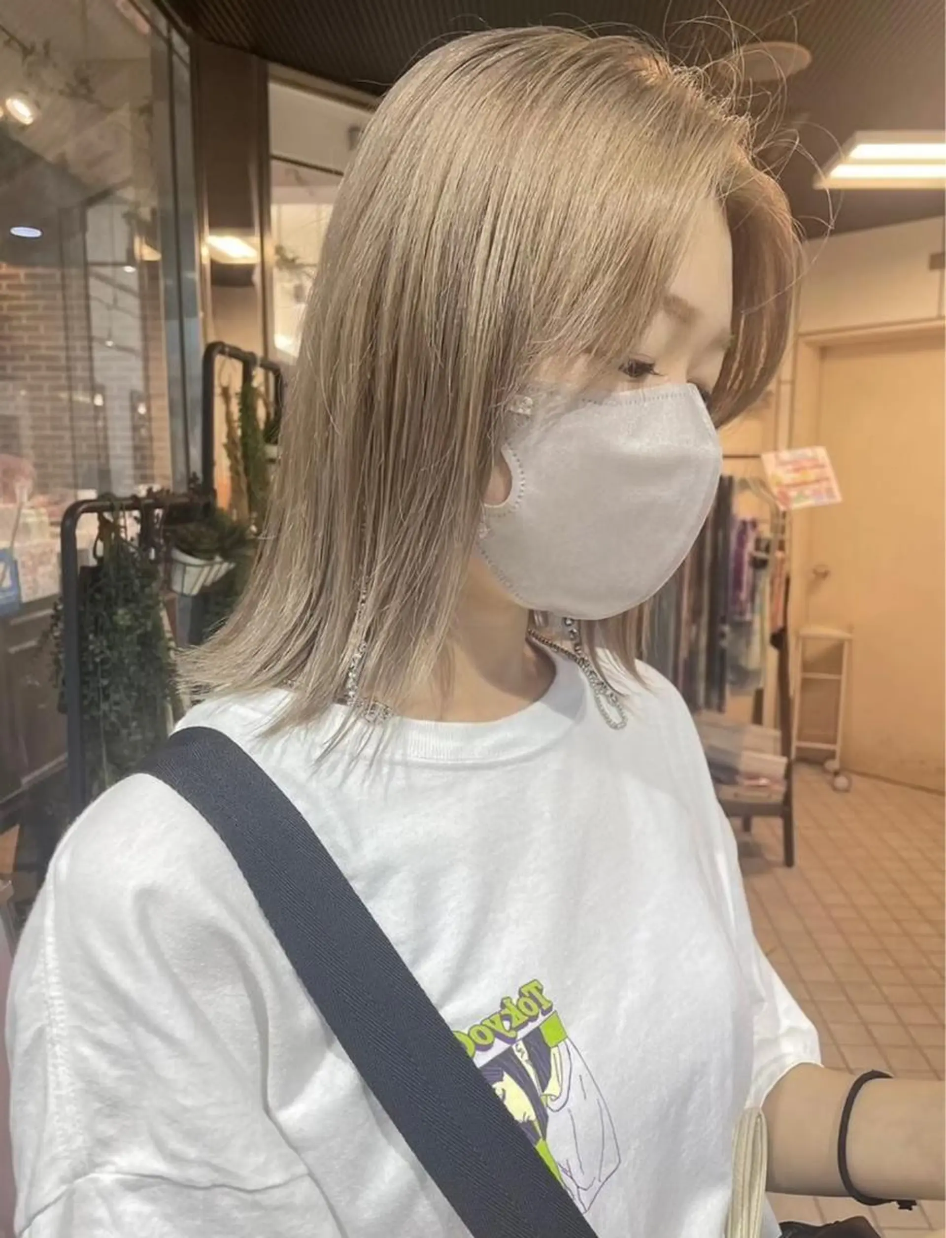 セミロング カラー ベージュカラー ブリーチ ケアブリーチ 透明感カラー デザインカラー メンズ特化/マツエク AYAKA🌙のヘアスタイル