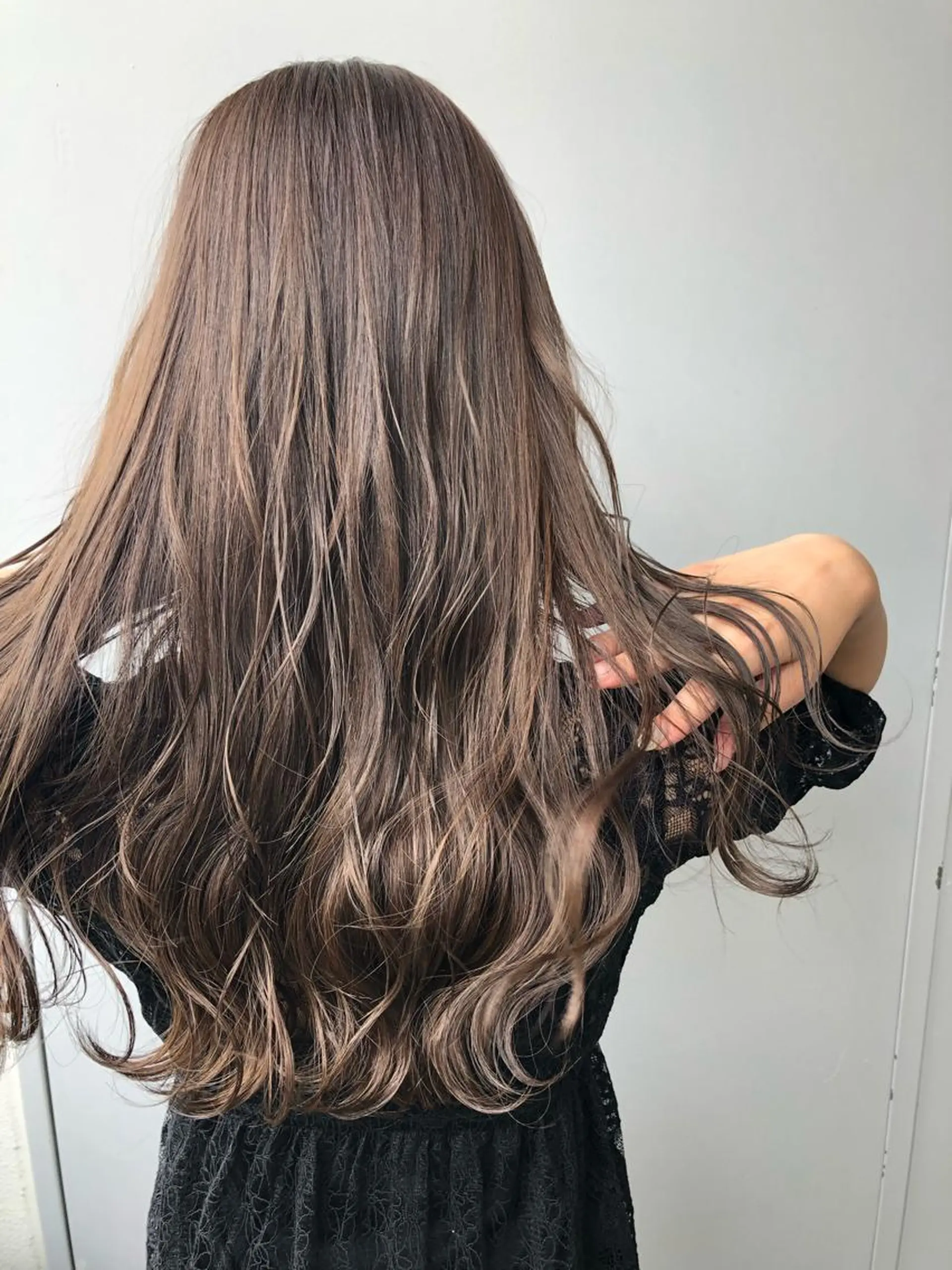 セミロング カラー Nero✂︎ officialのヘアスタイル