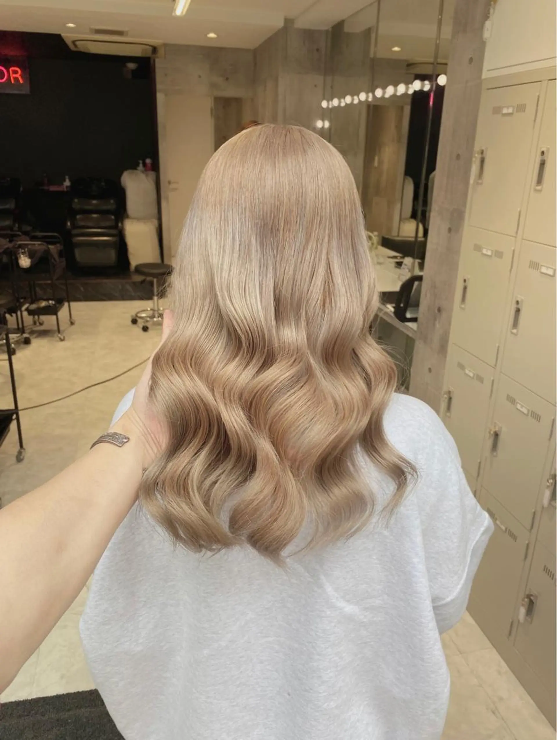 セミロング カラー ヘアアレンジ メンズ メンズバレイヤージュ メンズブリーチ メンズハイライト メンズハイトーン メンズインナーカラー ヘアカラー トリートメント ハイトーン×韓国ヘア 💍tiam💍のヘアスタイル