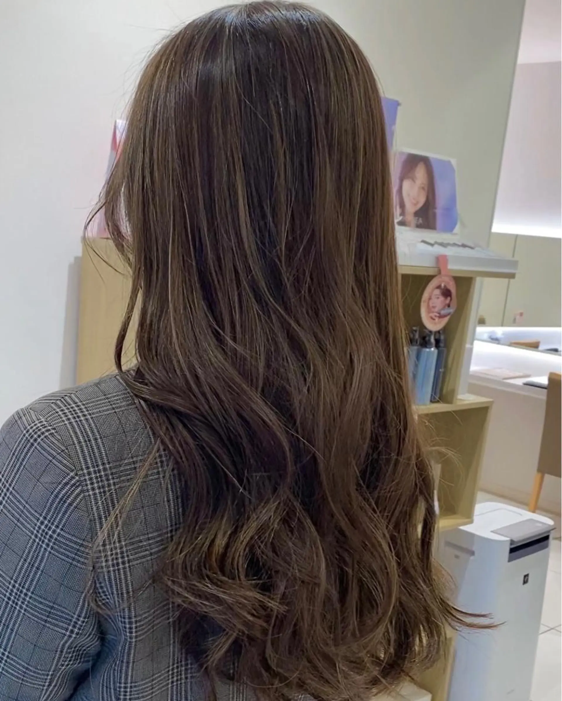 ロング カラー カット ヘアカラー トリートメント プレイングカラー🤍 細めハイライトのヘアスタイル