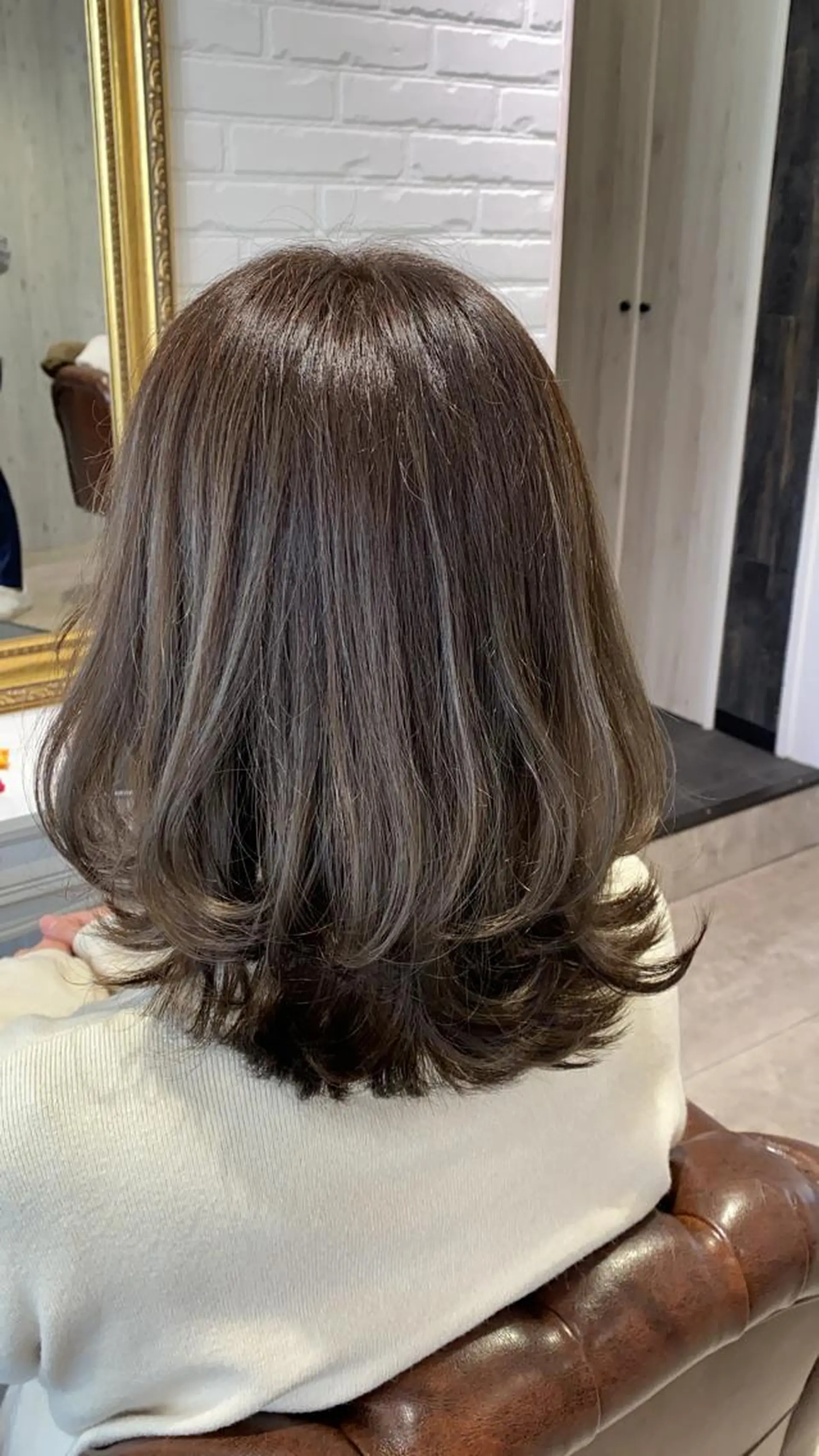 ミディアム カラー グレージュ ハイライトカラー ボブ ハイライト ウルフカット Renatus店長 金子裕美のヘアスタイル