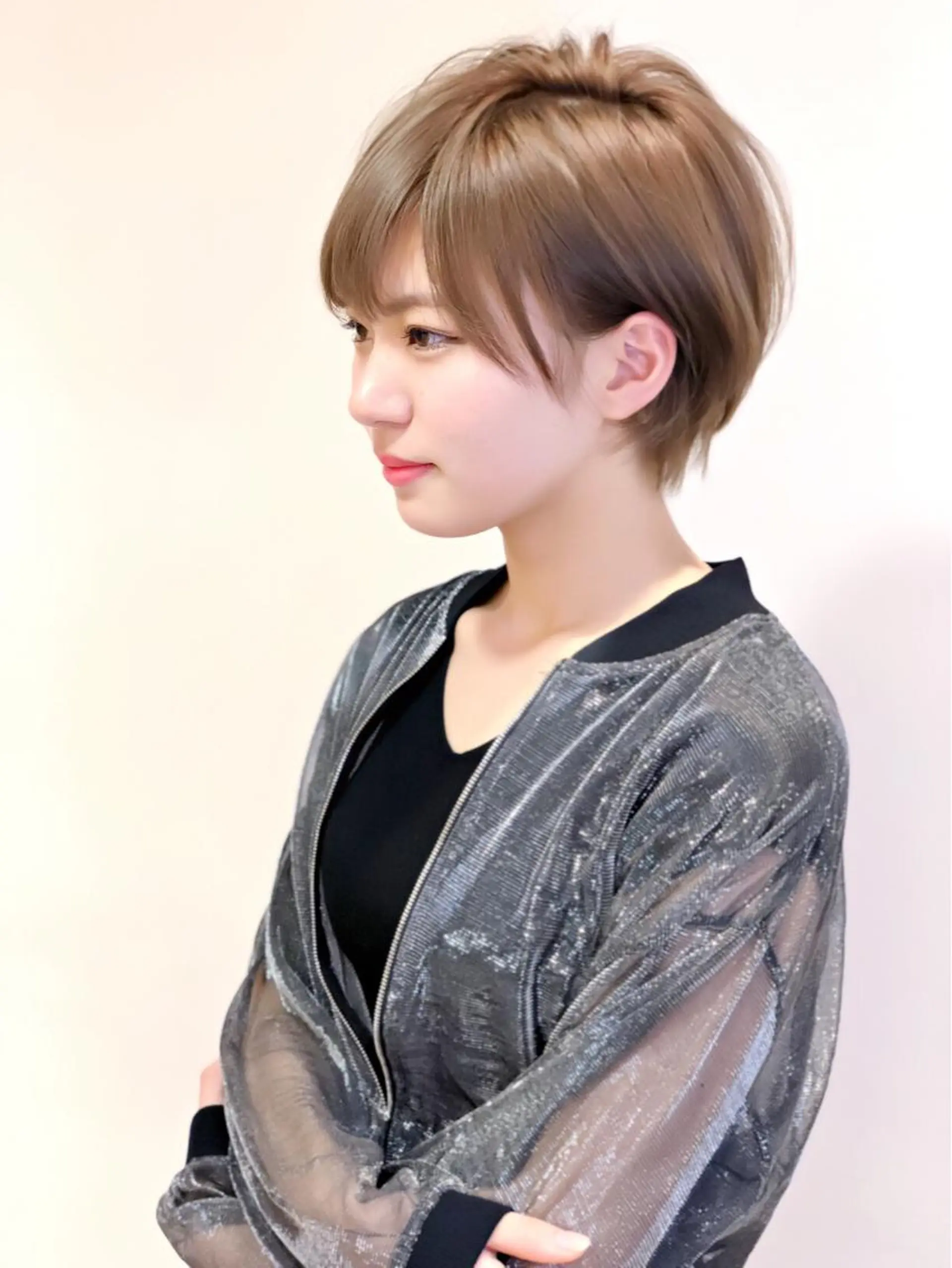 ショート カラー アッシュ ベージュカラー ショートヘア 小顔カット ディレクター ノナカのヘアスタイル