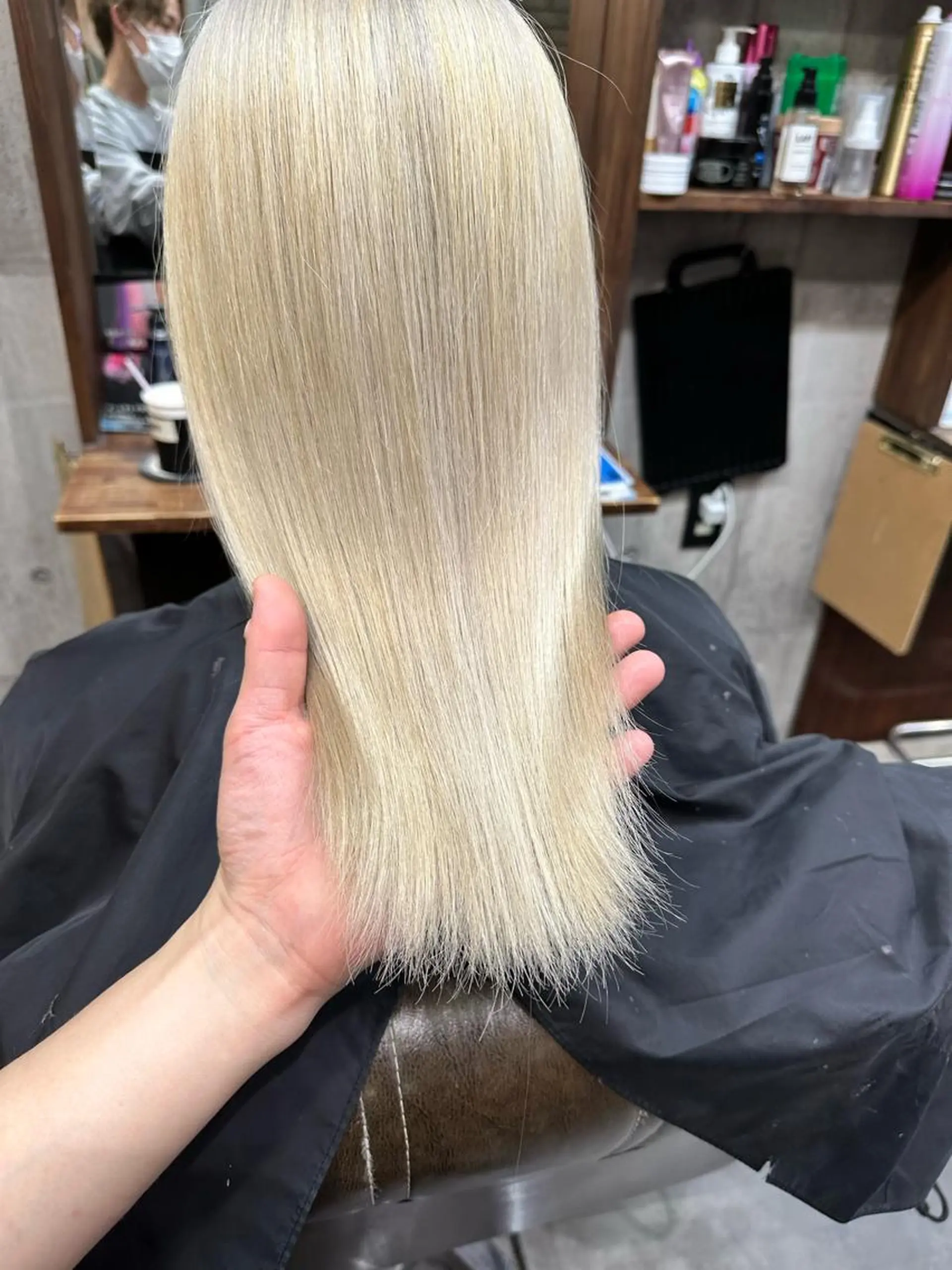 セミロング カラー ブリーチ ブロンド カット ヘアカラー トリートメント ヘアセット 難波ブリーチカラー 伊藤洋輝のヘアスタイル