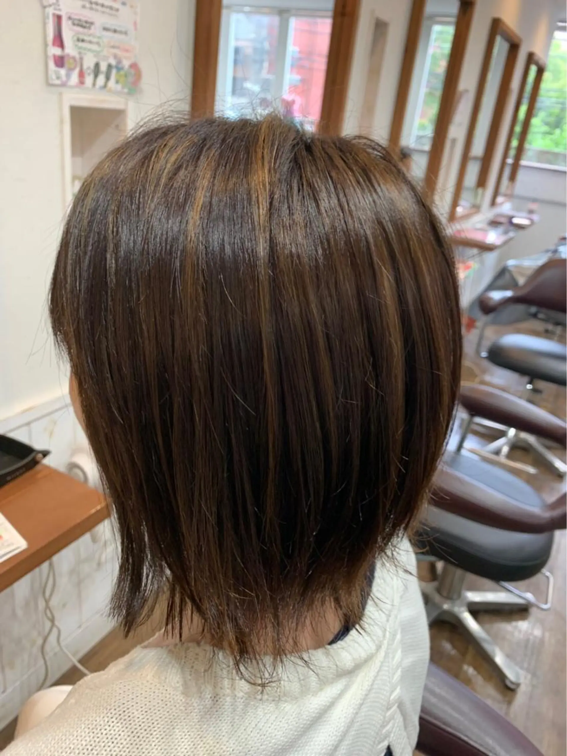カラー ヘアカラー 塩崎 明菜のヘアスタイル