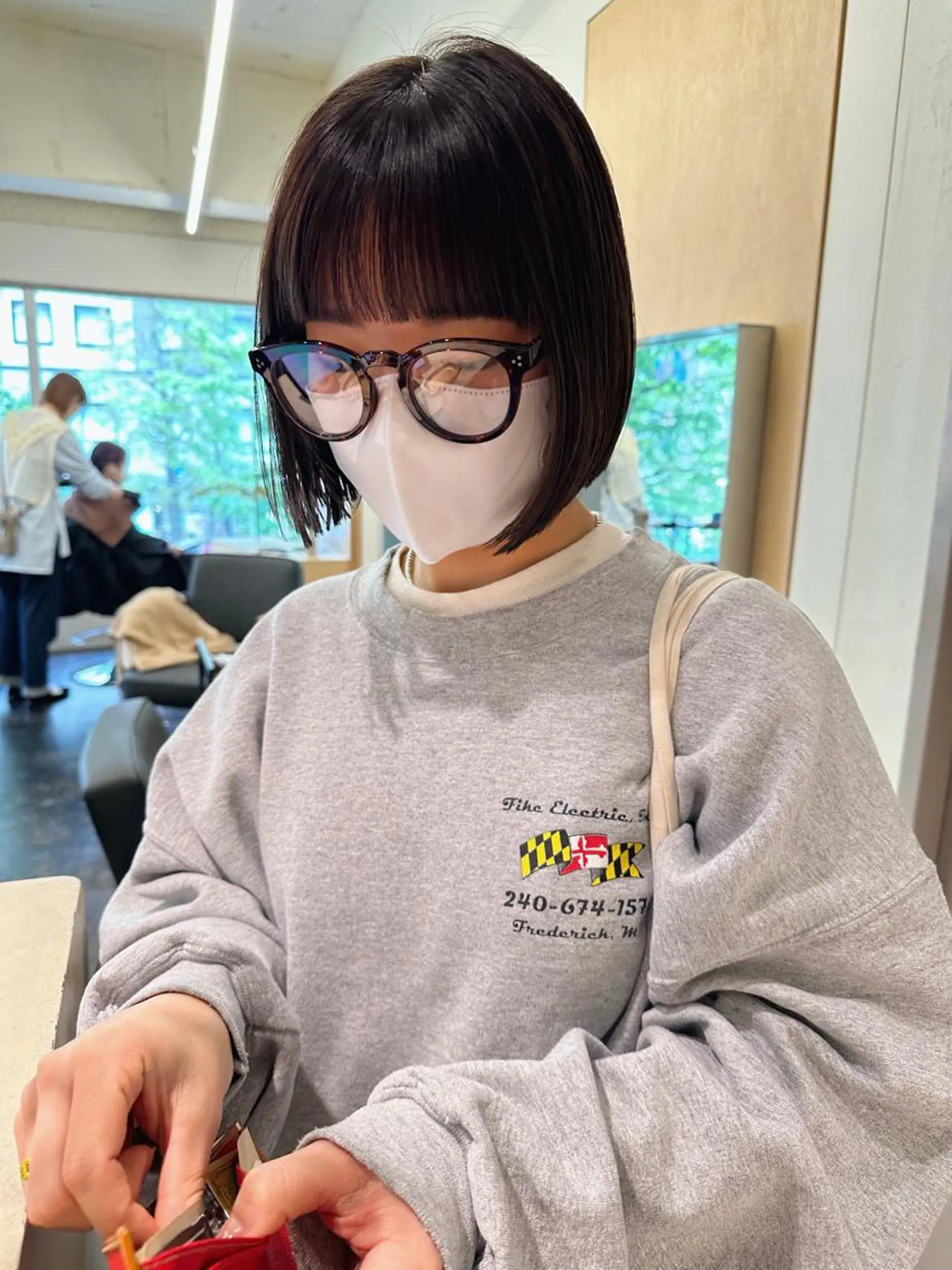ショート カラー グレージュ オリーブグレージュ オリーブグレー ボブ yupi🐈‍⬛ レイヤー/パーマのヘアスタイル