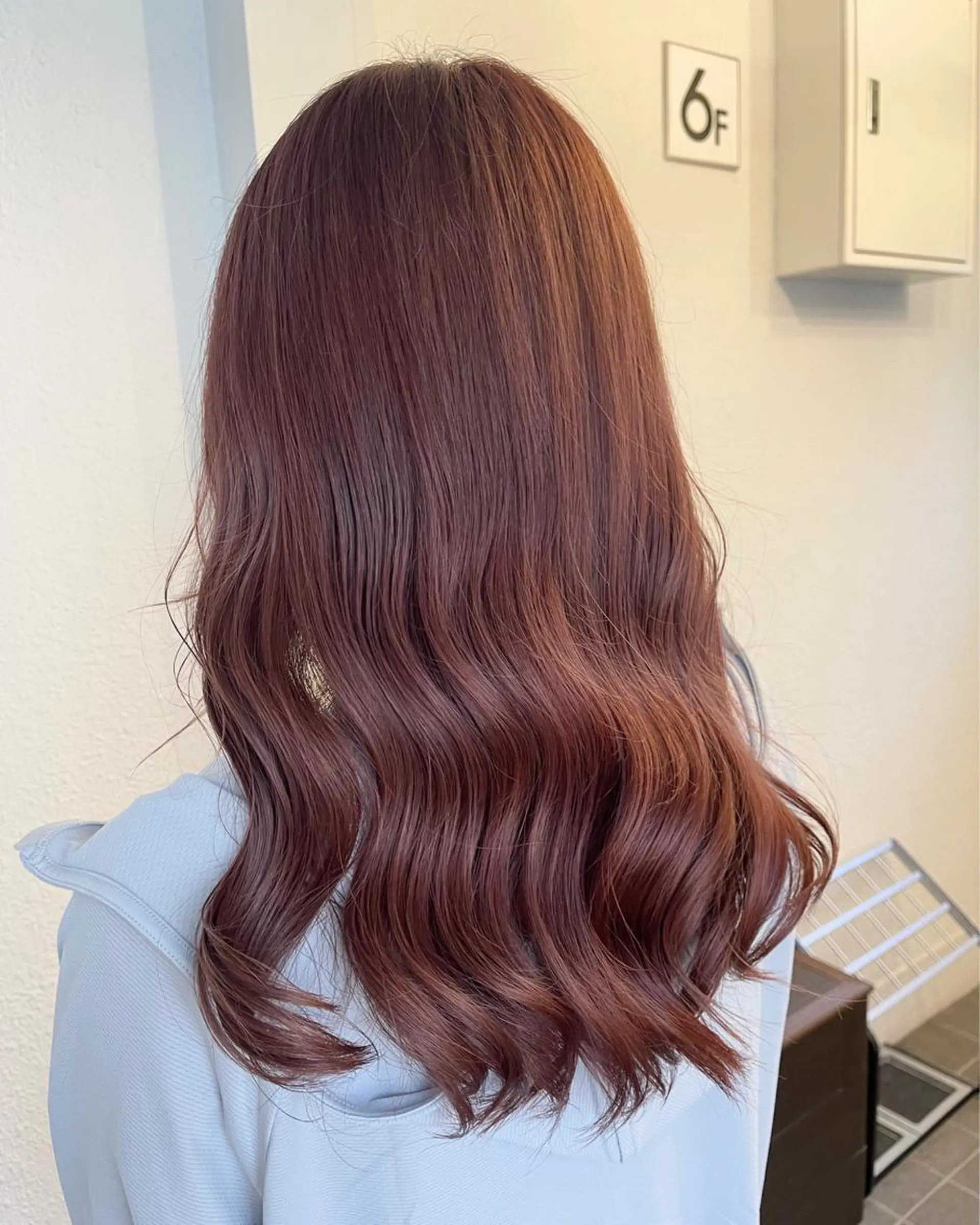 セミロング 難波 茜のヘアスタイル