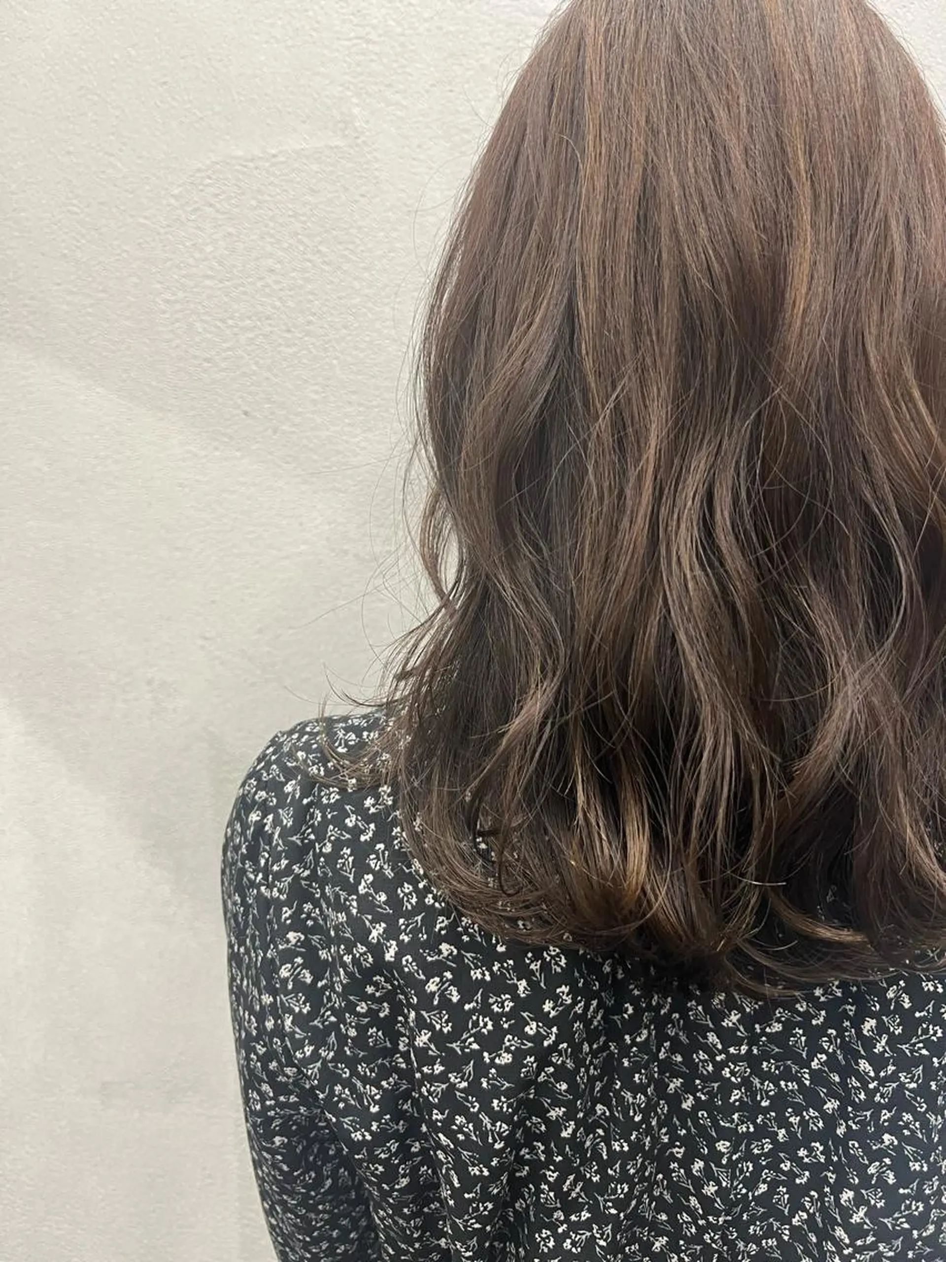 ロング カット ヘアカラー 亀田 泰生のヘアスタイル