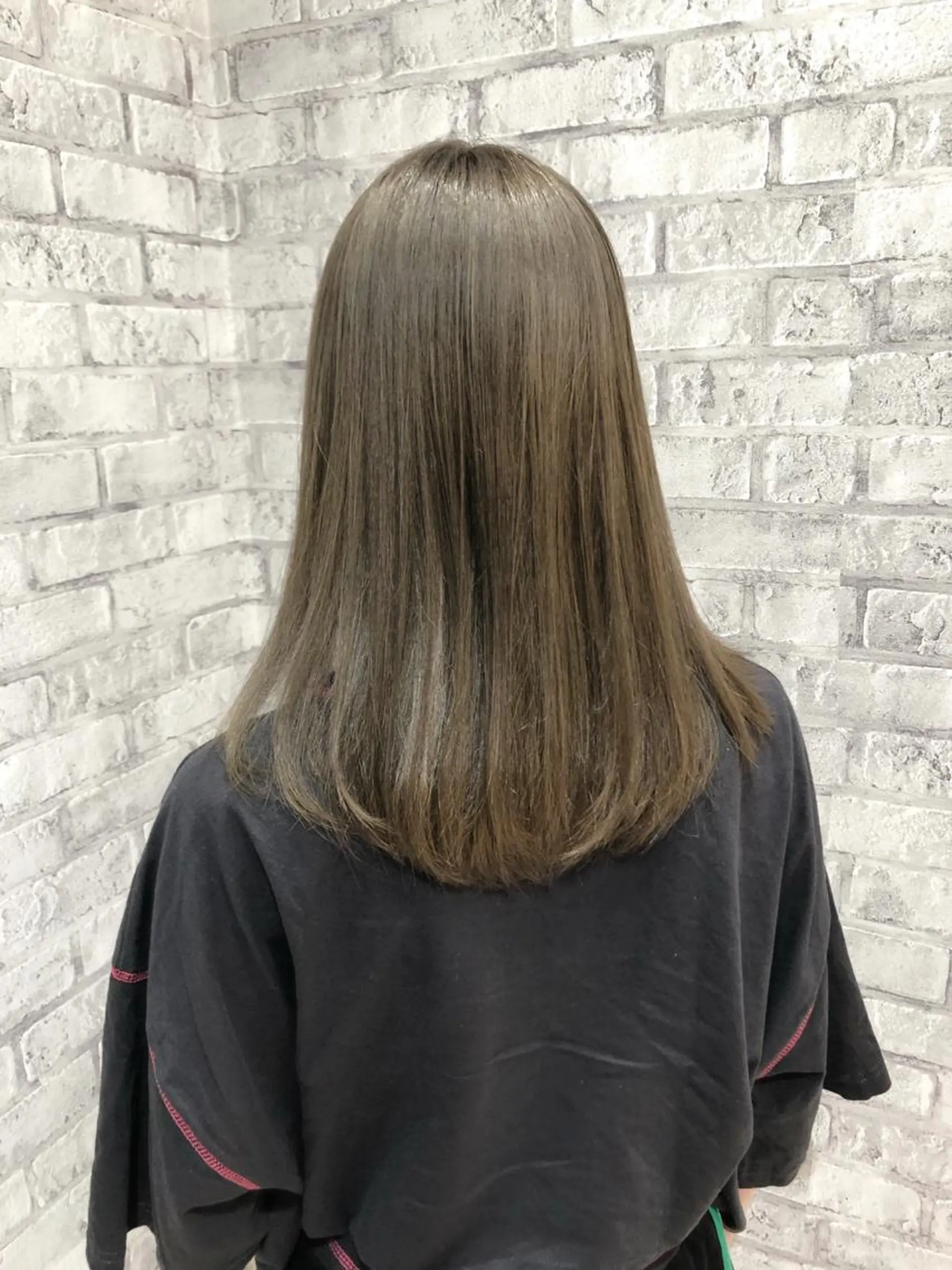 ミディアム カラー ヘアアレンジ グレージュ ヘアカラー トリートメント 秋山 幸太のヘアスタイル