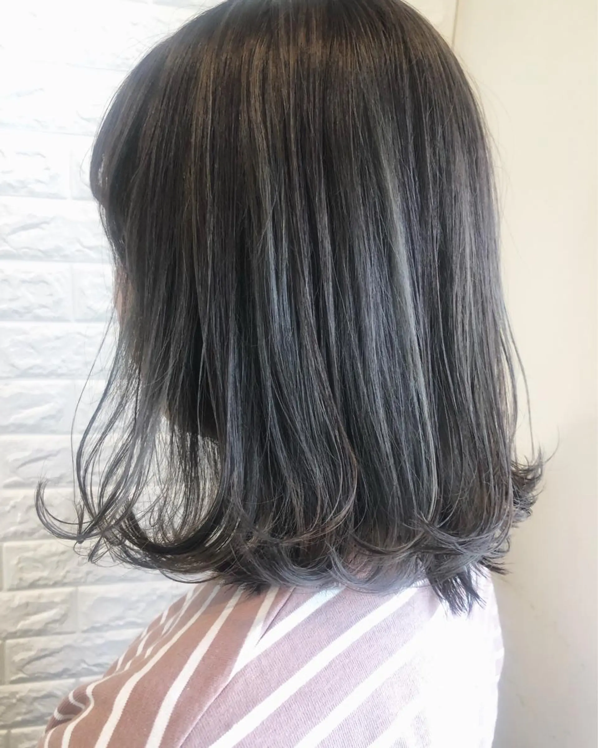 ショート カラー ベージュカラー オリーブベージュ 西本 夏美のヘアスタイル