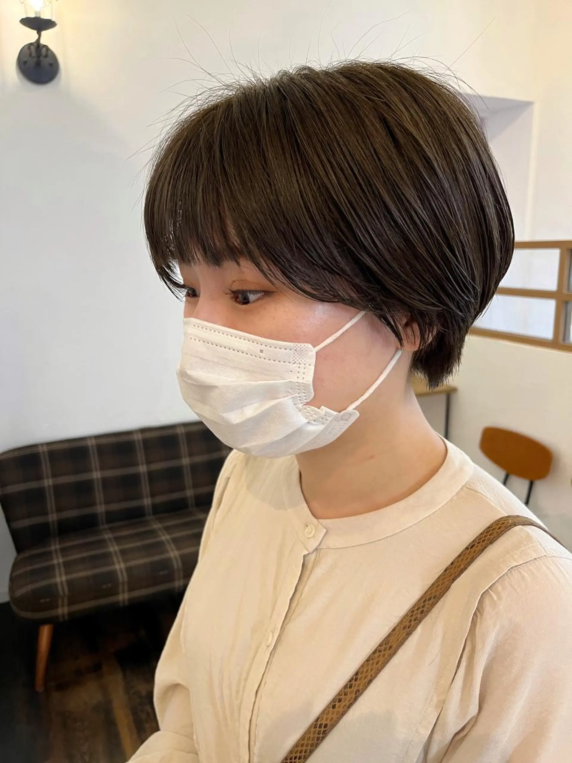 ショート カラー ベージュカラー オリーブベージュ レイヤーカット 伊藤ゆかり/髪質改善 /透明感カラーのヘアスタイル