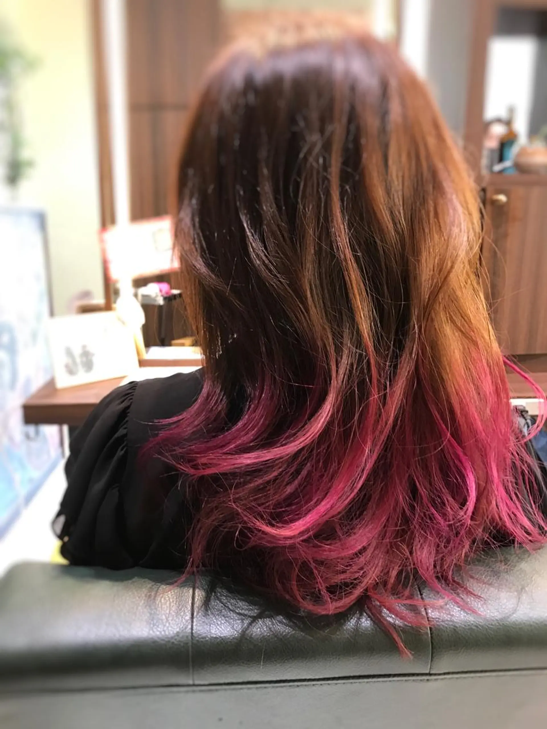 ロング カラー グラデーションカラー ピンクカラー 松本 明日可のヘアスタイル