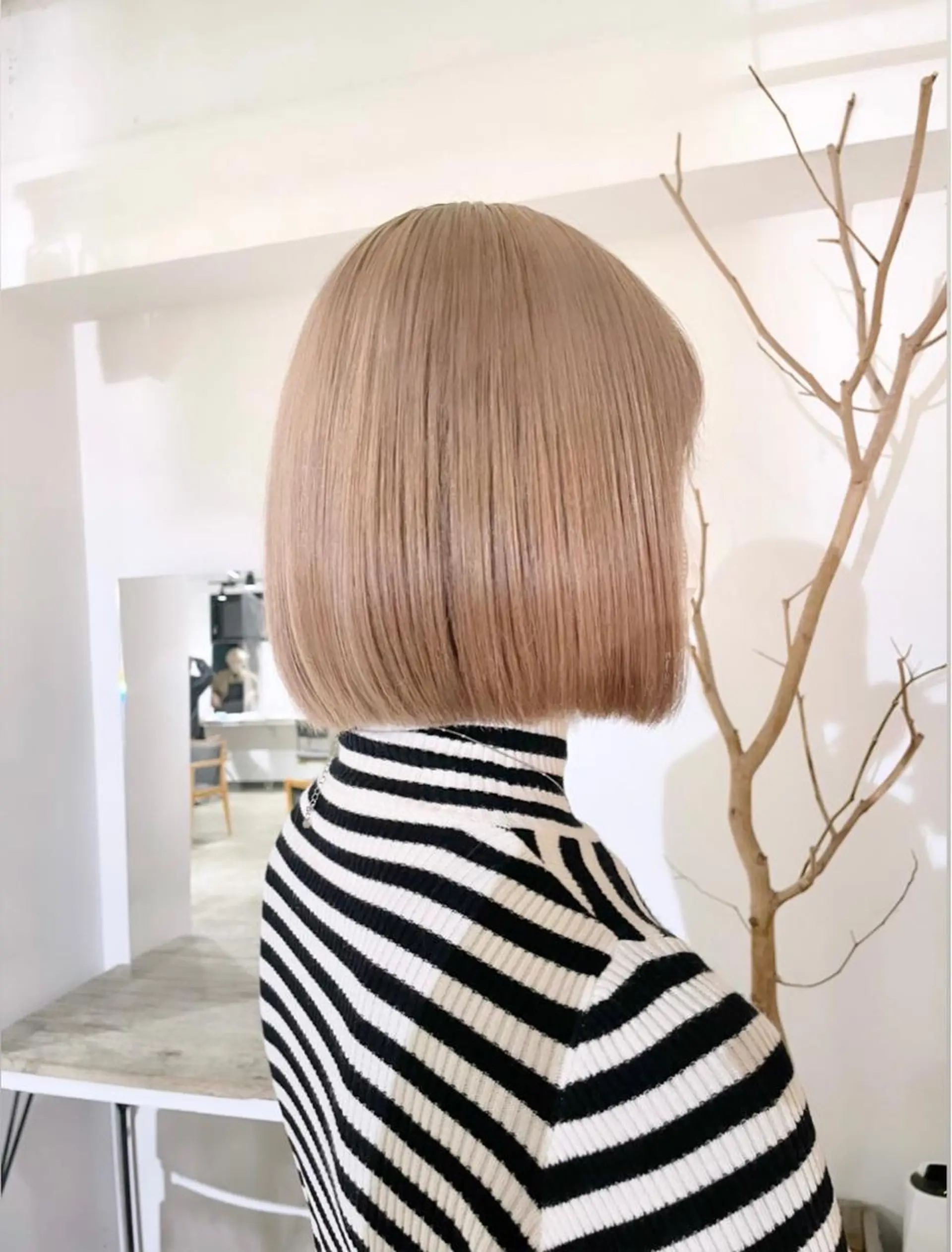 ショート カラー ベージュカラー ブリーチ ケアブリーチ ミルクティーベージュ ボブ ヘアカラー トリートメント 暖色カラー🍒 ケアブリーチ/akiのヘアスタイル