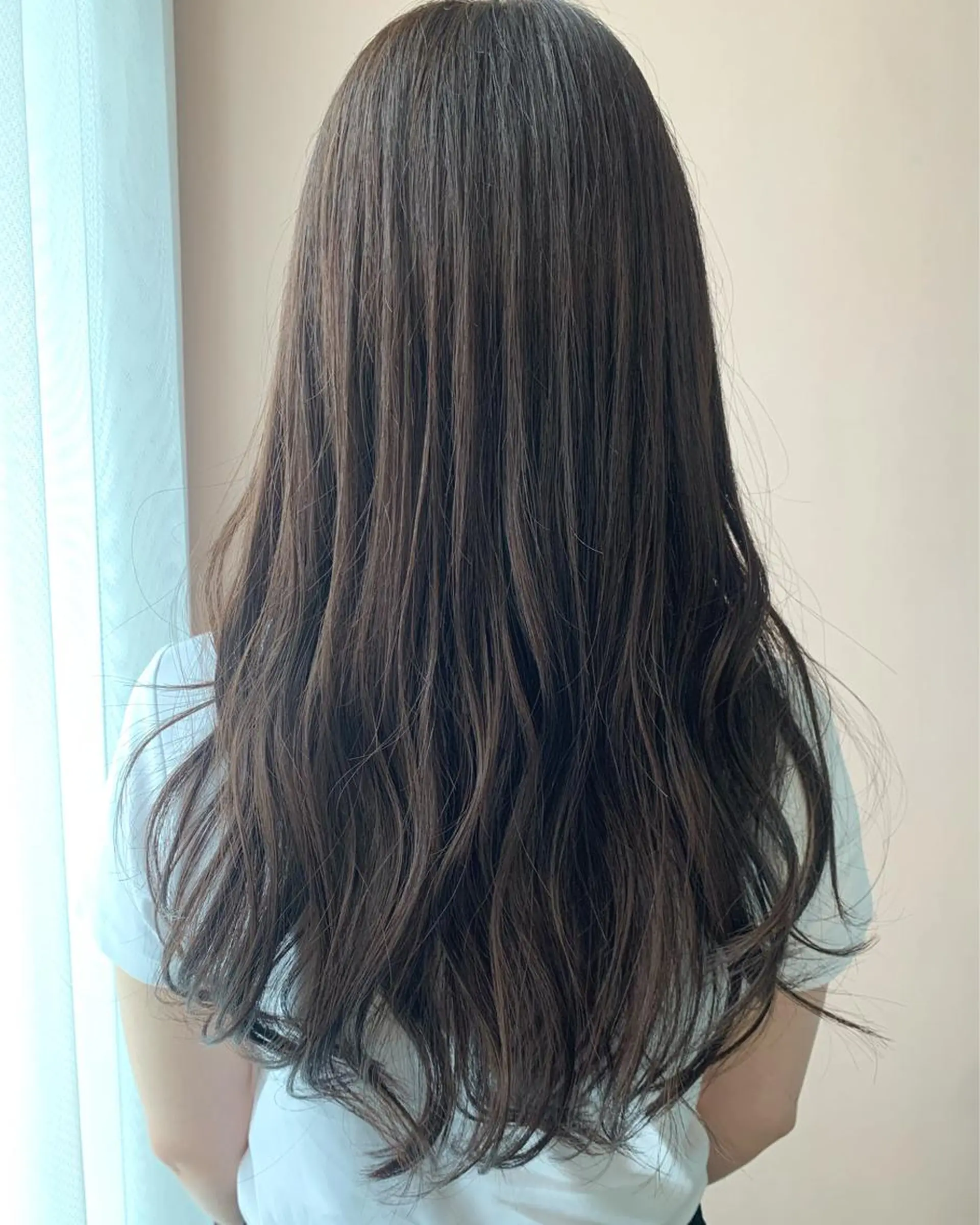 ロング カラー ベージュカラー ブリーチ ブリーチなしカラー シルバー シルバーベージュ カット ヘアカラー トリートメント hub hair レイヤー/透明感のヘアスタイル