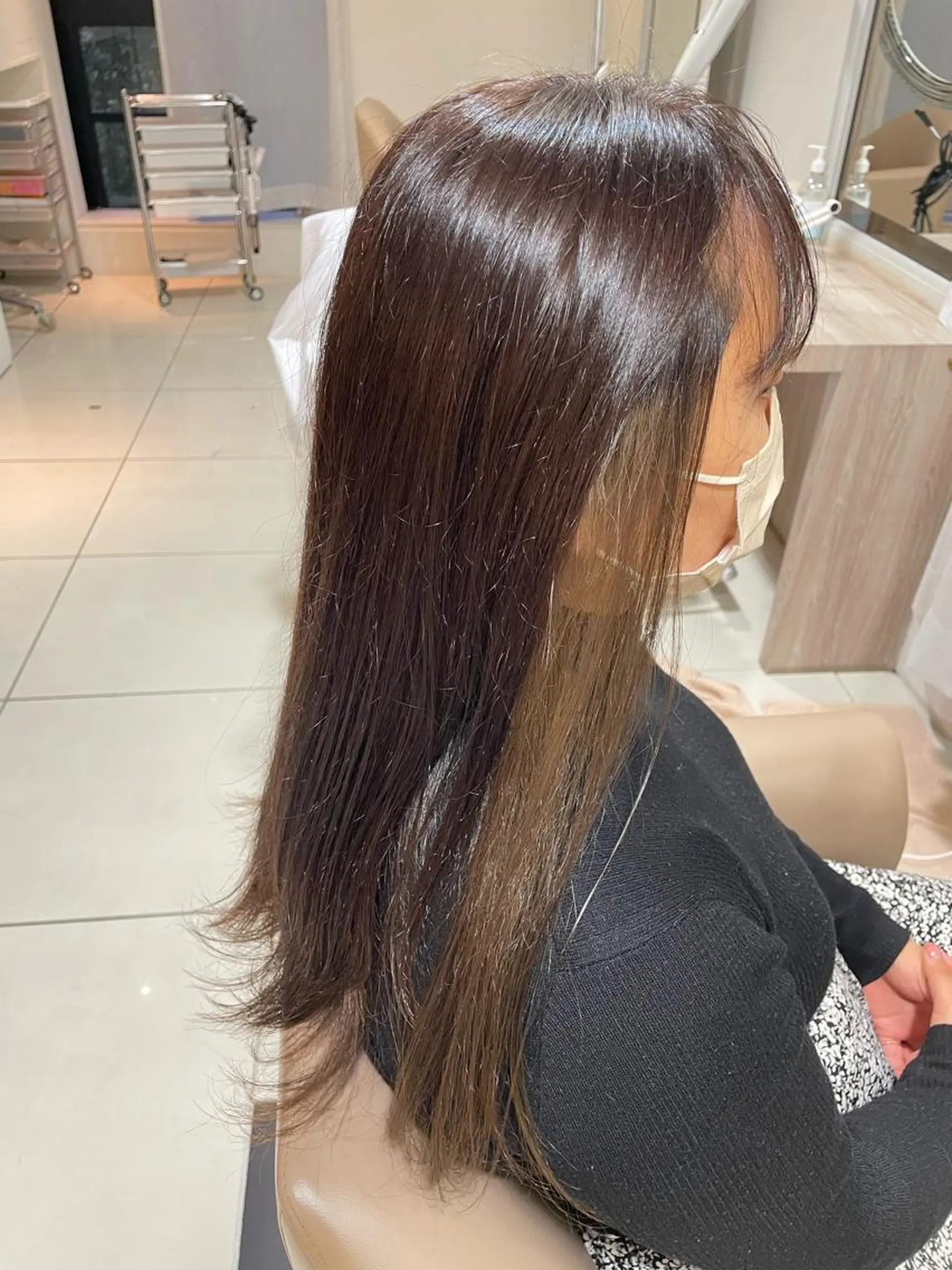 ロング カラー アッシュ ベージュカラー Hair salon　Sui所属・コテ巻き風パーマ 暖色カラー/伊藤菜月のヘアスタイル