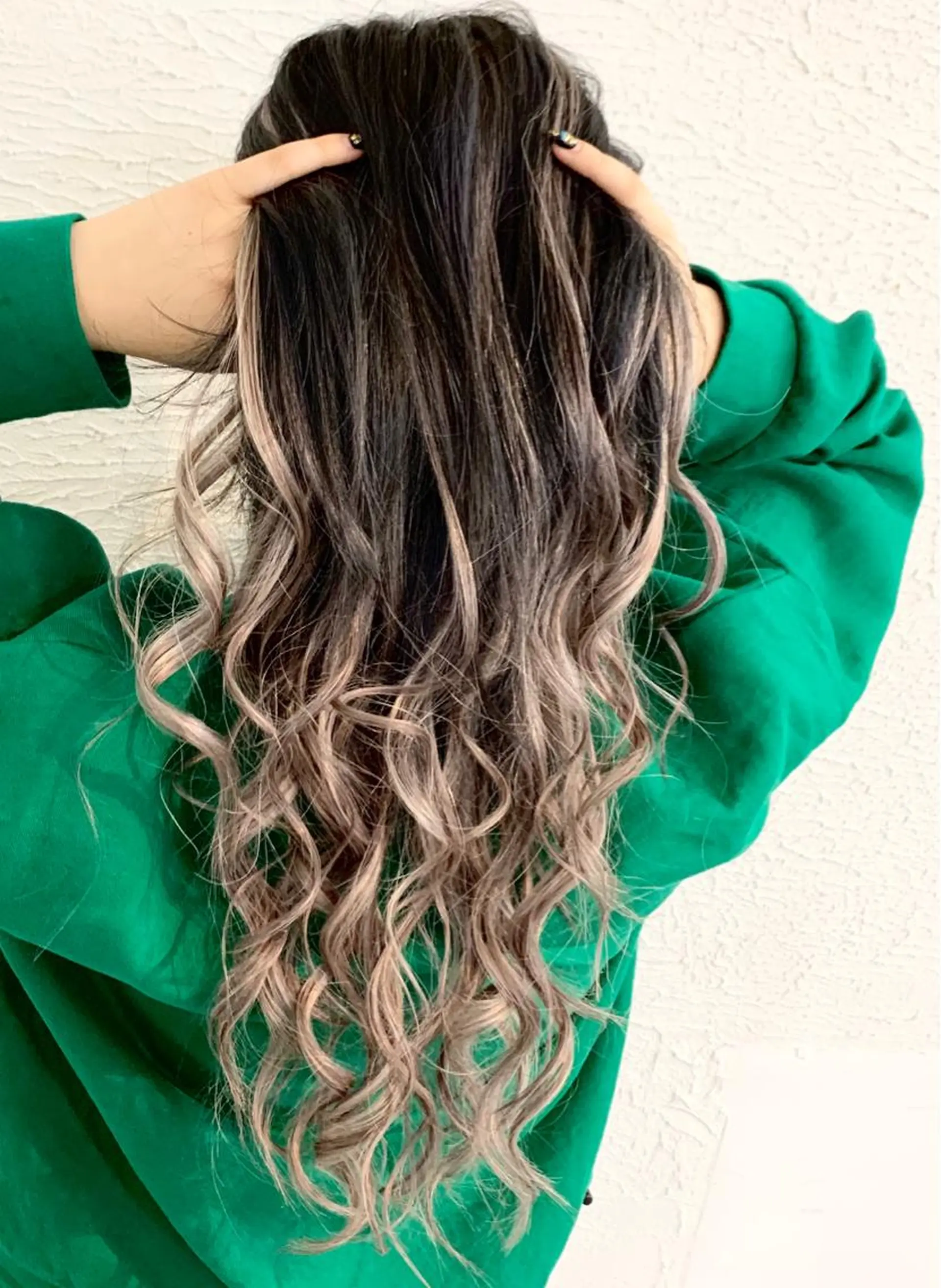 ロング 倉林隆一🐈 ダブルカラー/艶髪のヘアスタイル