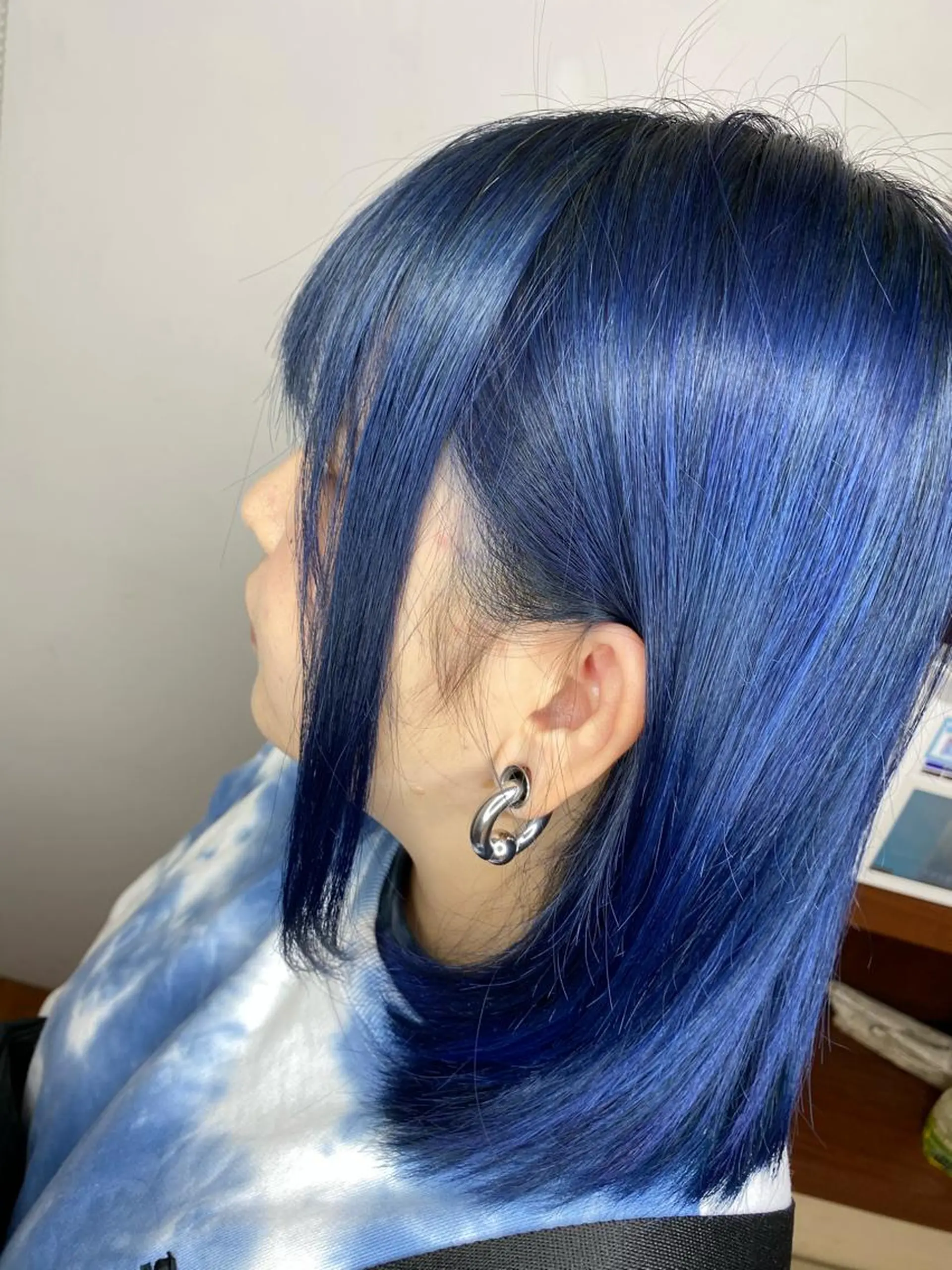 セミロング カラー バレイヤージュ ベージュカラー 黒髪 ブリーチ ブルーカラー カット ヘアカラー ⚠️激安ブリーチで 後悔してる方へ⚠️のヘアスタイル