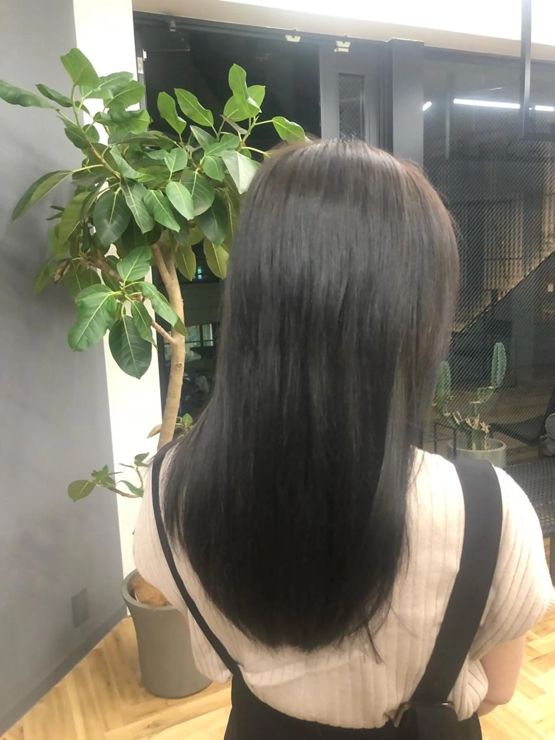 ロング カラー オリーブグレー GIEN 末吉 海斗のヘアスタイル