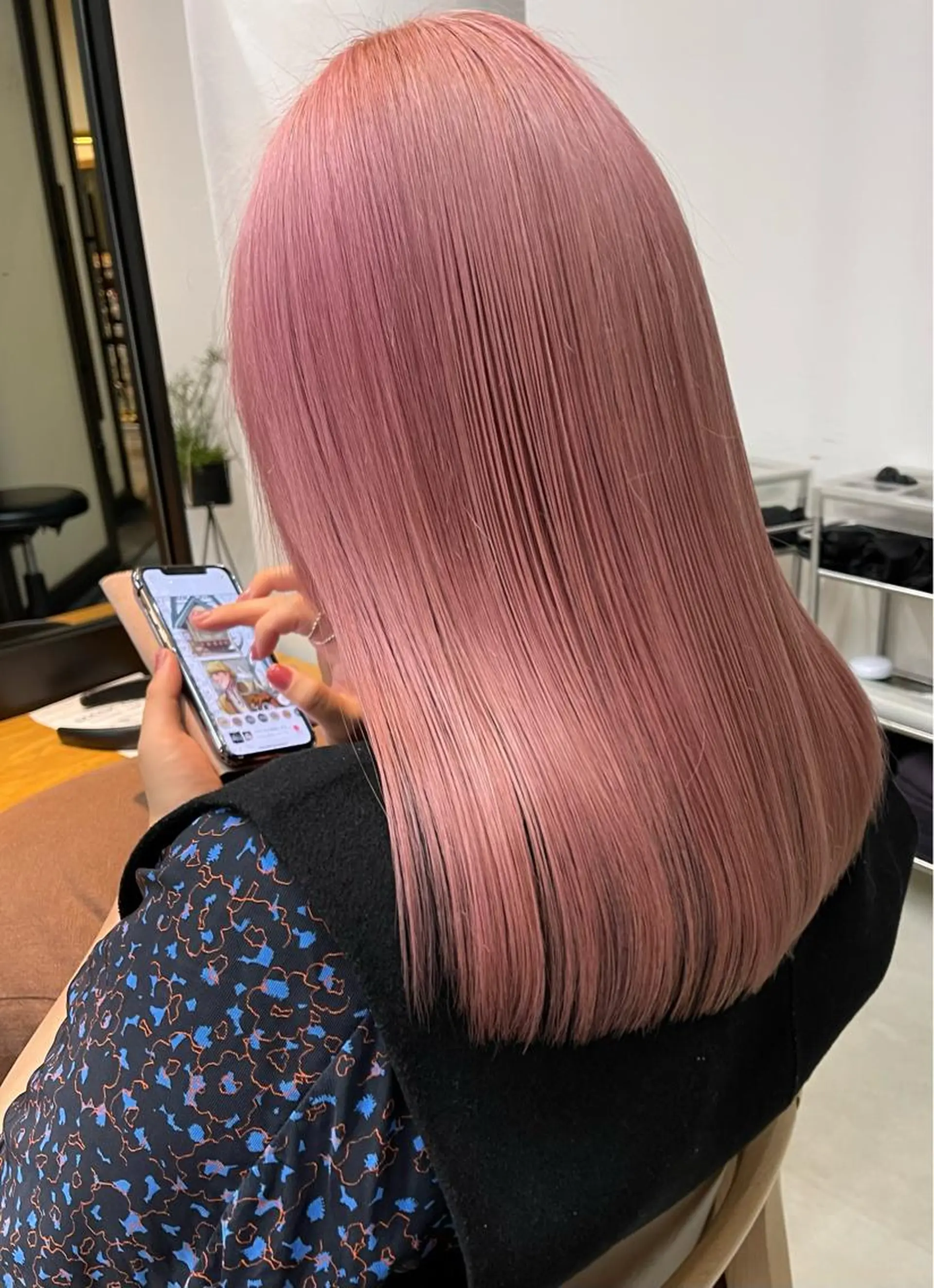 ロング カラー ブリーチ 透明感カラー ハイトーンカラー ピンクカラー mee.urawa所属・似合わせショート×透 明感/やじまたかしのヘアスタイル