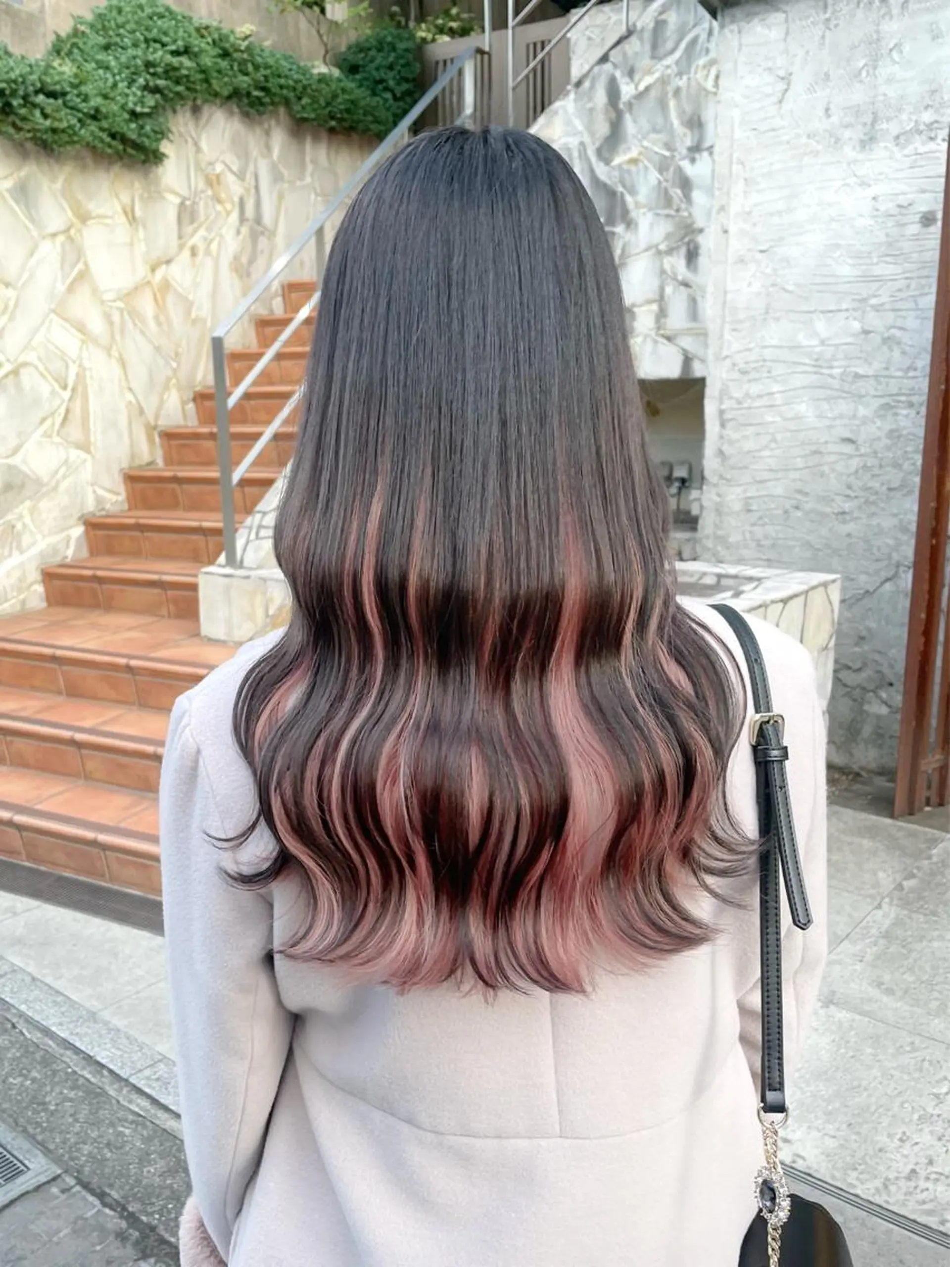 セミロング カラー ヘアアレンジ ピンクカラー ホワイトピンク ヘアカラー トリートメント ヘアセット 柔らかカラー/ レイヤーYUTO🧋のヘアスタイル