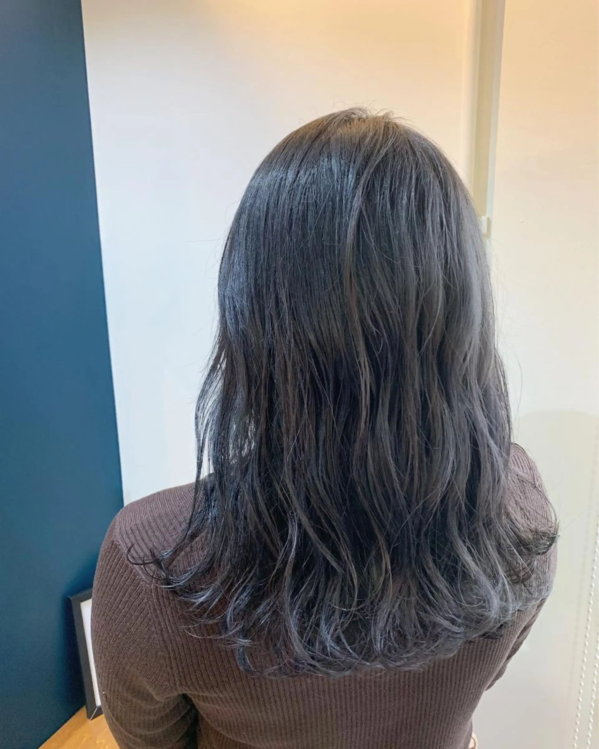 ロング カラー ヘアアレンジ ブルーカラー ブルーグレー ブルーグレージュ グレージュ ヘアカラー トリートメント 山崎 澪のヘアスタイル