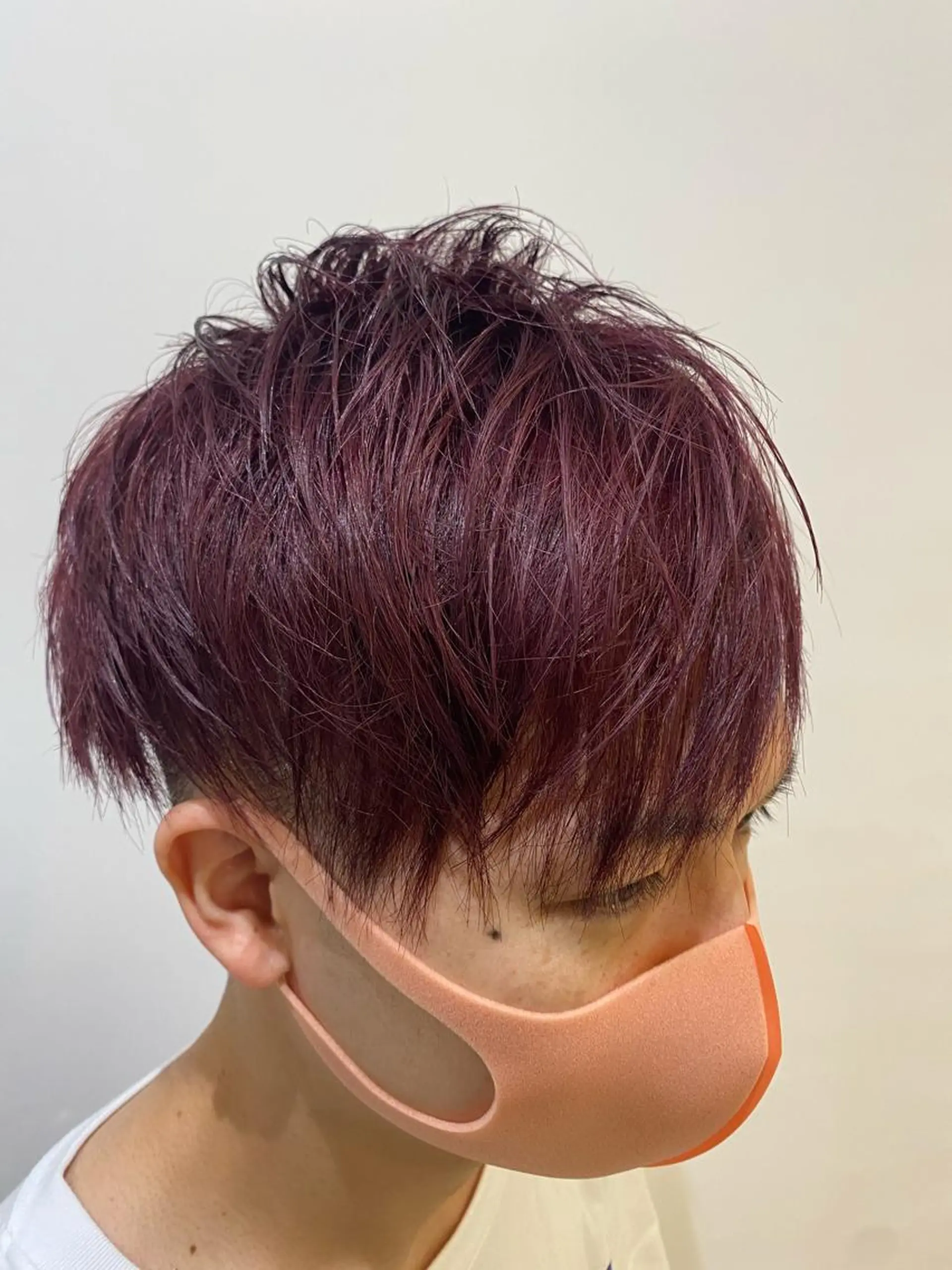 ショート カラー メンズ ピンクカラー バイオレットカラー ヘアカラー トリートメント 三ノ宮フェザーパーマ 蕃本 啓利のヘアスタイル
