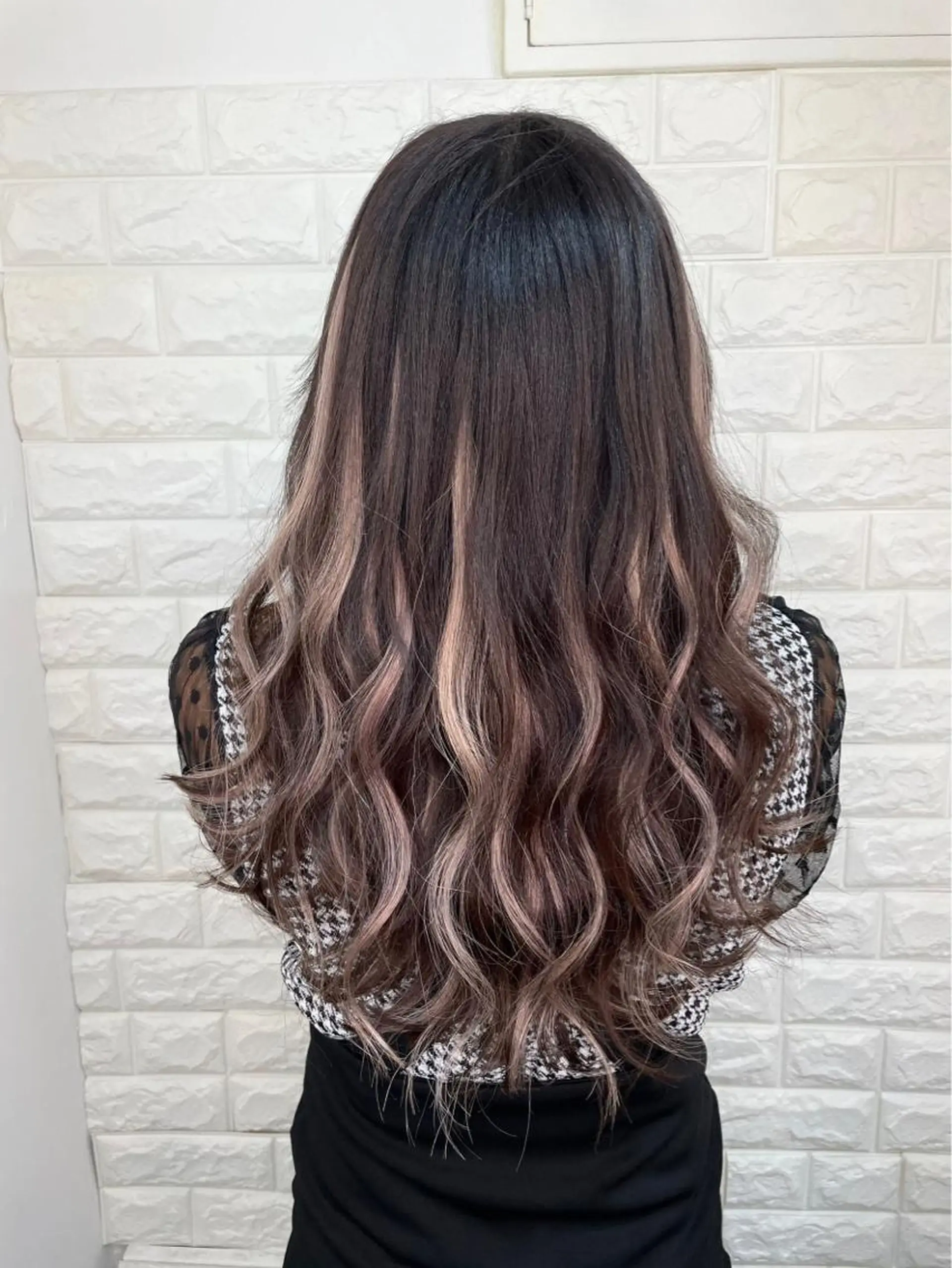 ミディアム プルエクステ エクステ ハイライト Fi-Ne 八戸のヘアスタイル